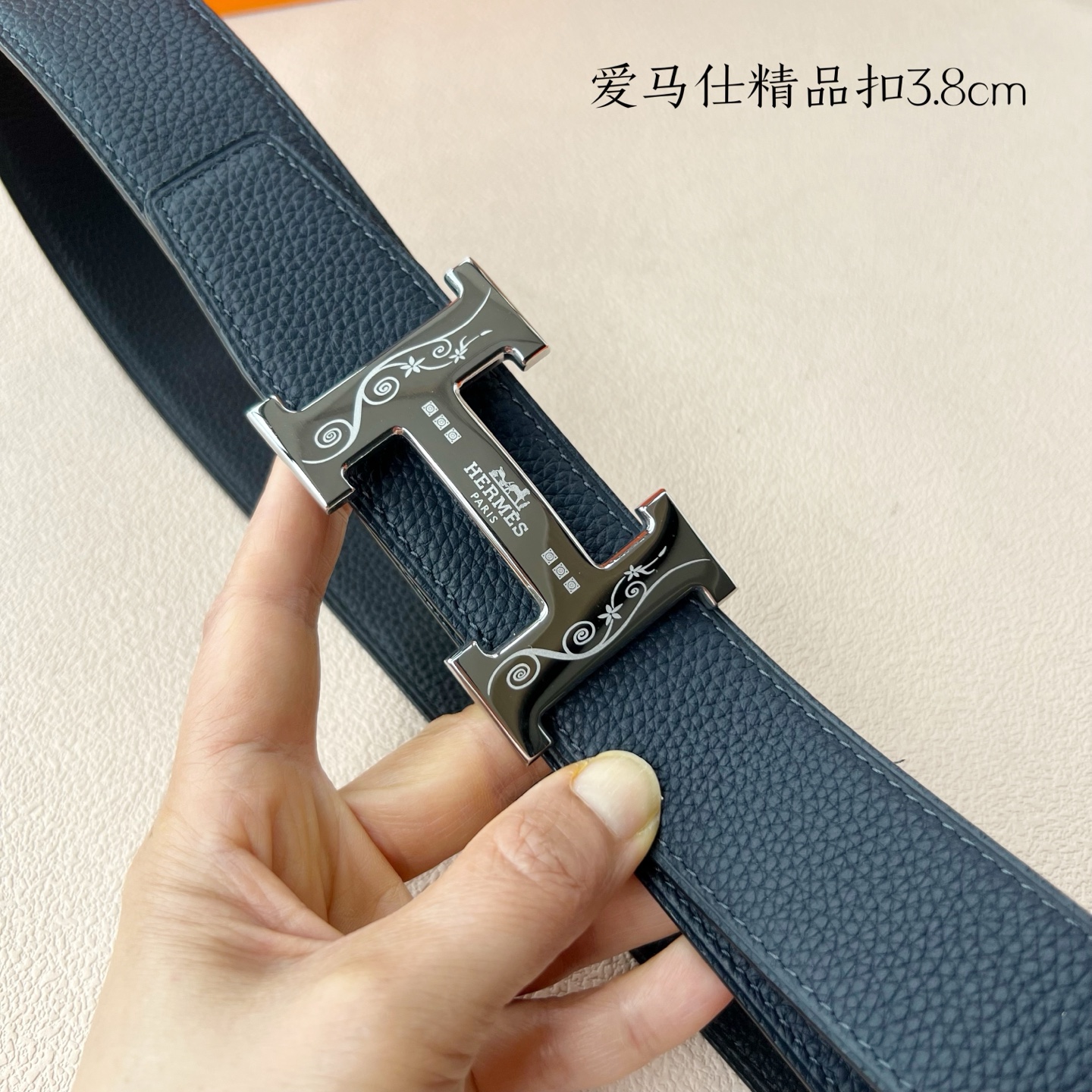 【爱马仕】双面进口小牛皮，搭配精品扣，宽度3.8cm，时尚大方，百搭单品。
