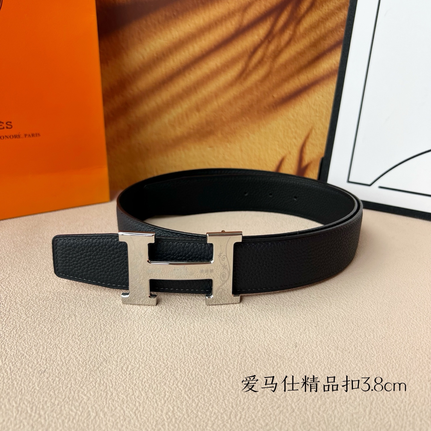 【爱马仕】双面进口小牛皮，搭配精品扣，宽度3.8cm，时尚大方，百搭单品。