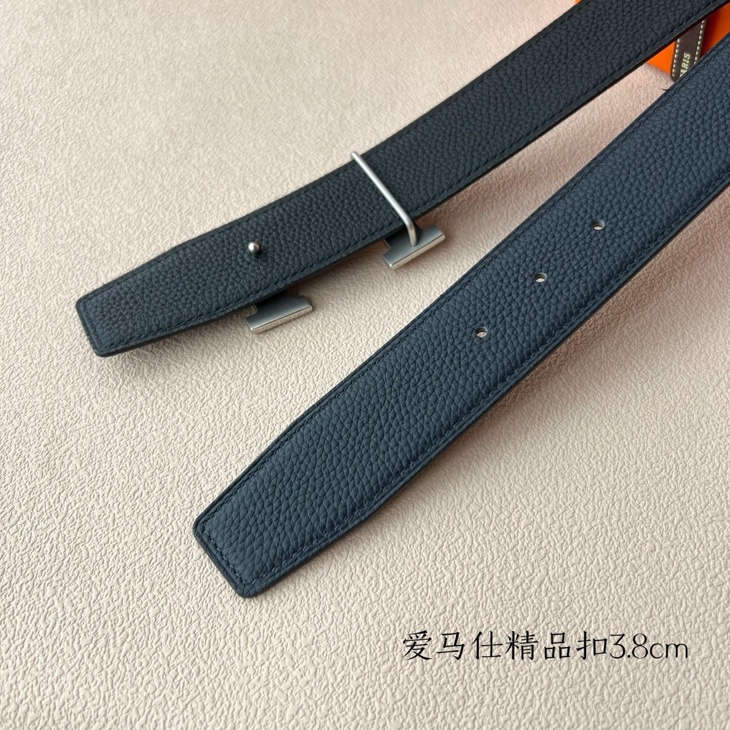 【爱马仕】双面进口小牛皮，搭配精品扣，宽度3.8cm，时尚大方，百搭单品。