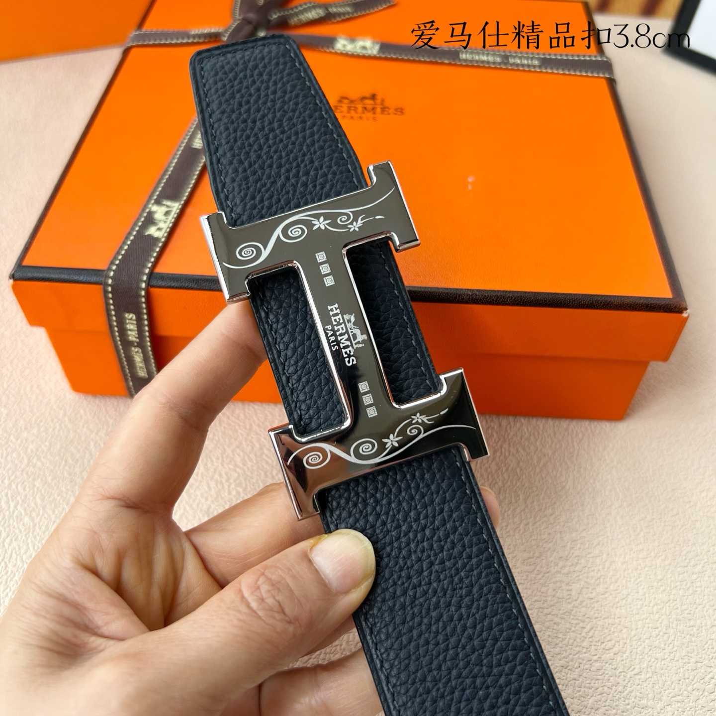 【爱马仕】双面进口小牛皮，搭配精品扣，宽度3.8cm，时尚大方，百搭单品。