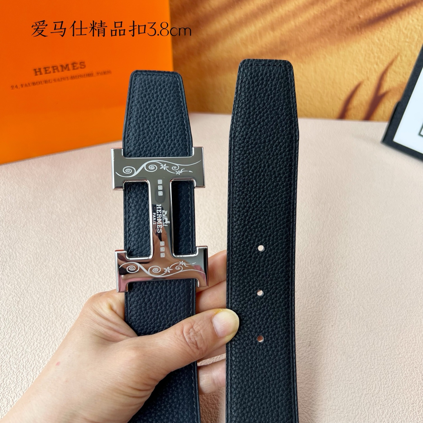 【爱马仕】双面进口小牛皮，搭配精品扣，宽度3.8cm，时尚大方，百搭单品。