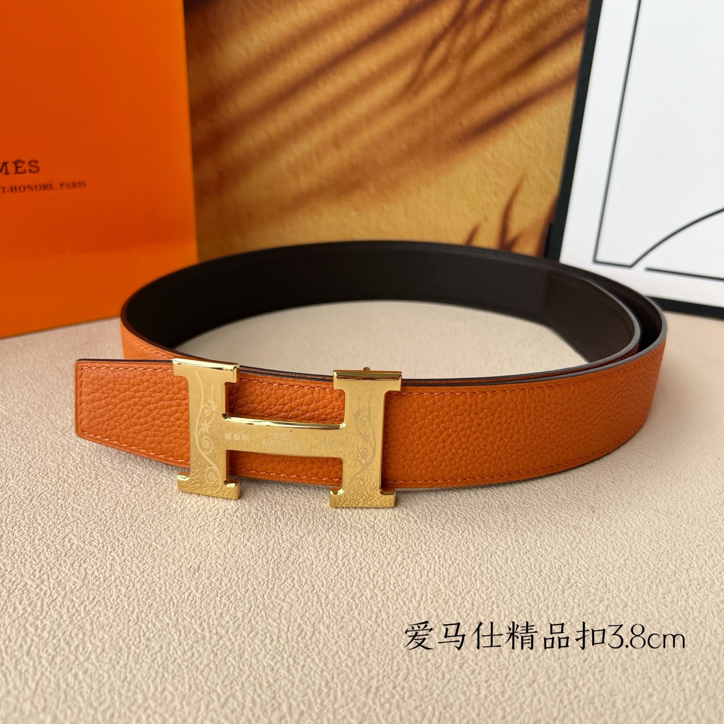 【爱马仕】双面进口小牛皮，搭配精品扣，宽度3.8cm，时尚大方，百搭单品。