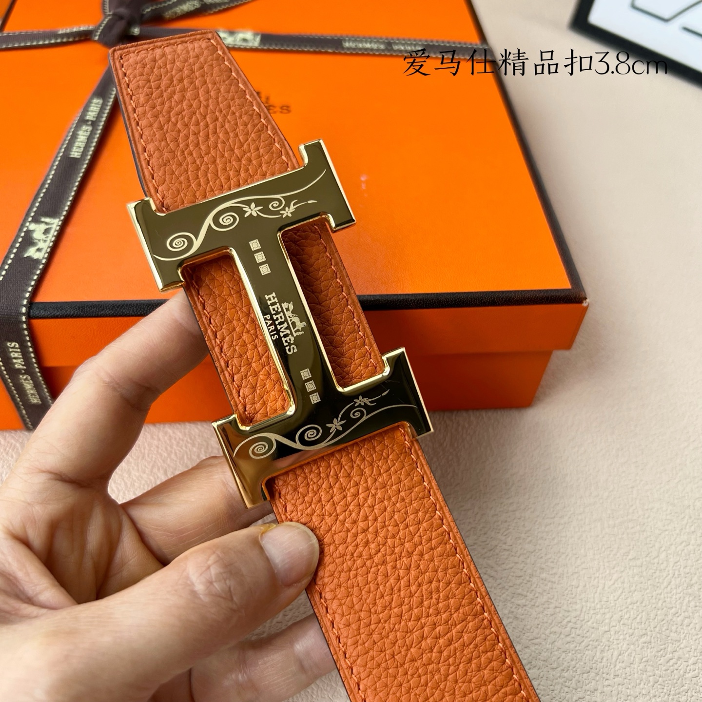 【爱马仕】双面进口小牛皮，搭配精品扣，宽度3.8cm，时尚大方，百搭单品。