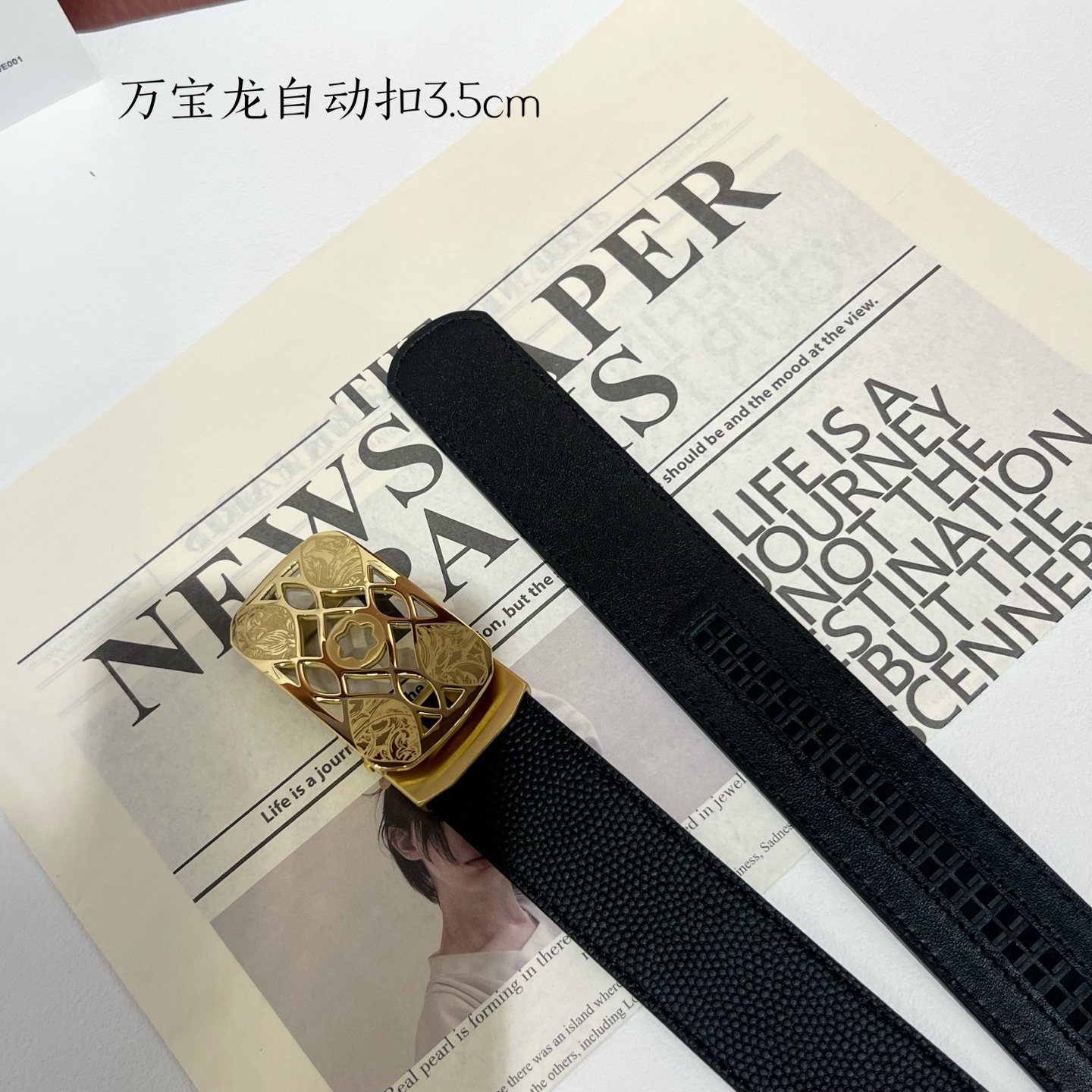   品牌：【万宝龙】新款进口小牛皮，手感细腻柔软。搭配纯钢自动精品钢扣，宽度：3.5cm