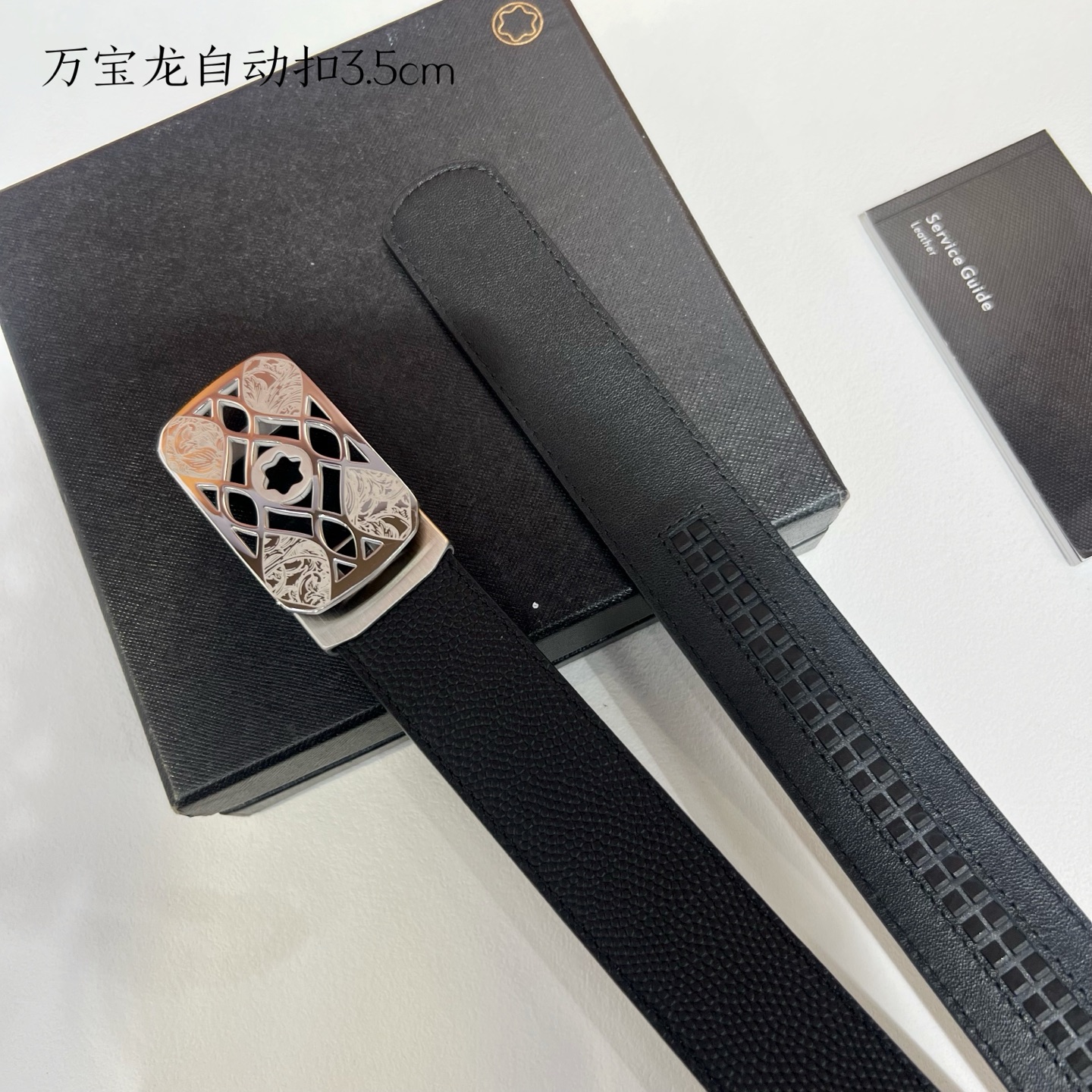   品牌：【万宝龙】新款进口小牛皮，手感细腻柔软。搭配纯钢自动精品钢扣，宽度：3.5cm