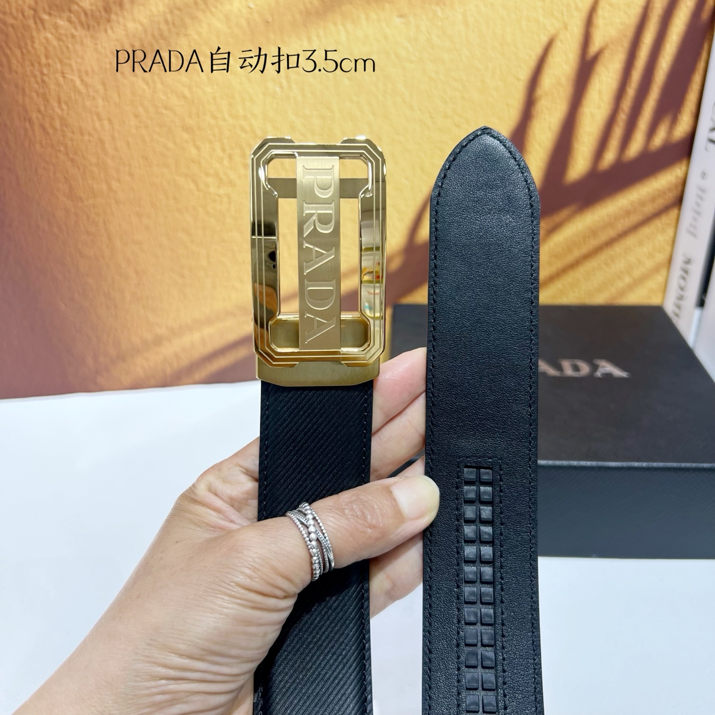 Prada Men’s Automatic Belt: Genuine Calfskin, Stainless Steel, 3.5 cm Width - 图片 4