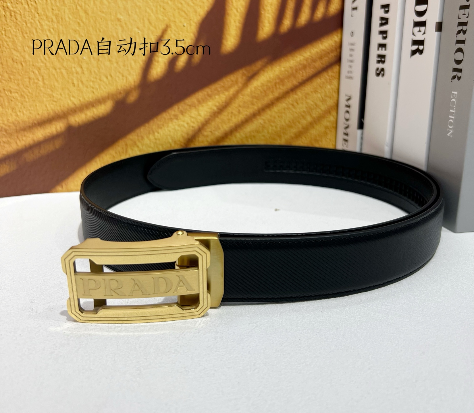 Prada Men’s Automatic Belt: Genuine Calfskin, Stainless Steel, 3.5 cm Width - 图片 6