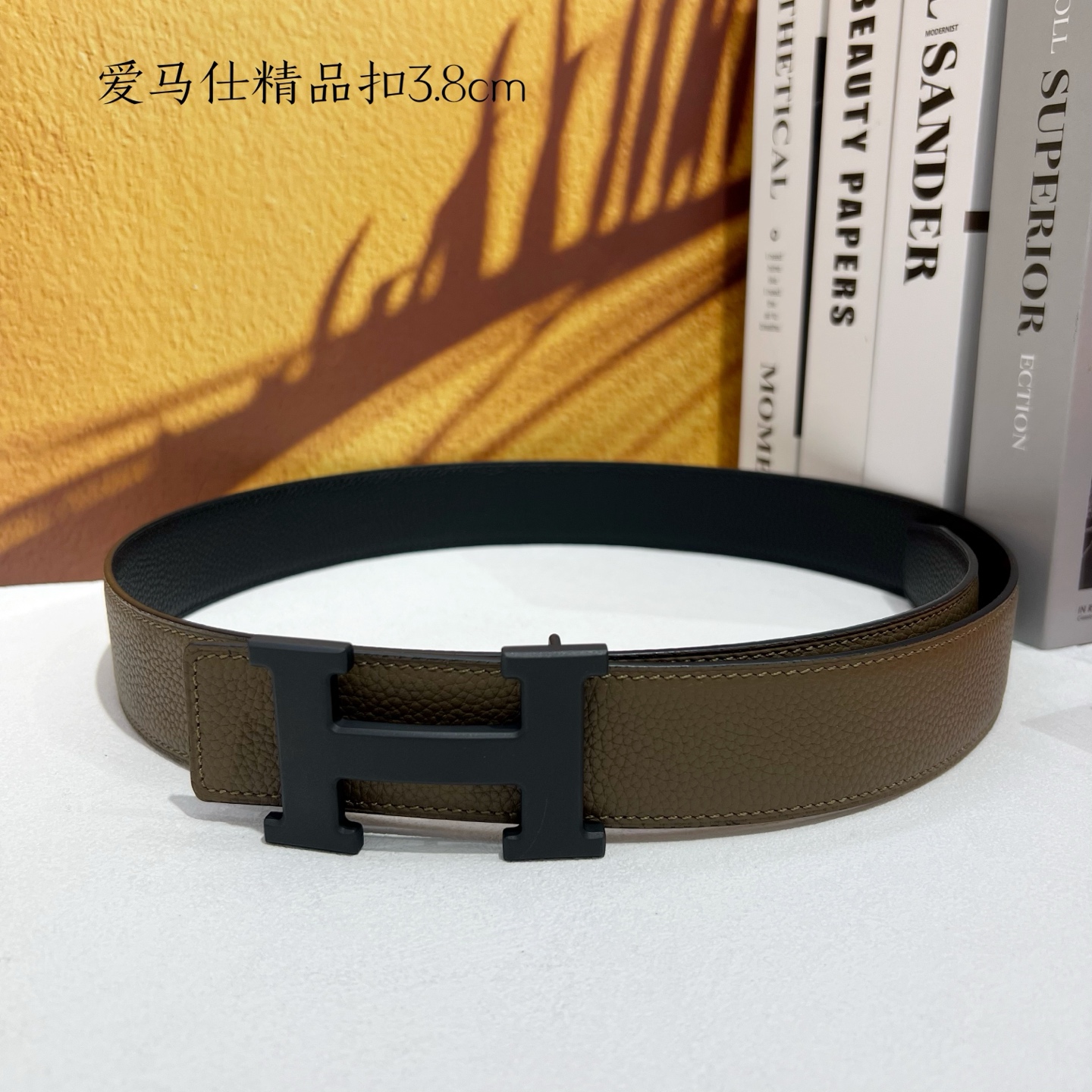 【爱马仕】双面进口小牛皮，搭配精品扣，宽度3.8cm，时尚大方，百搭单品。