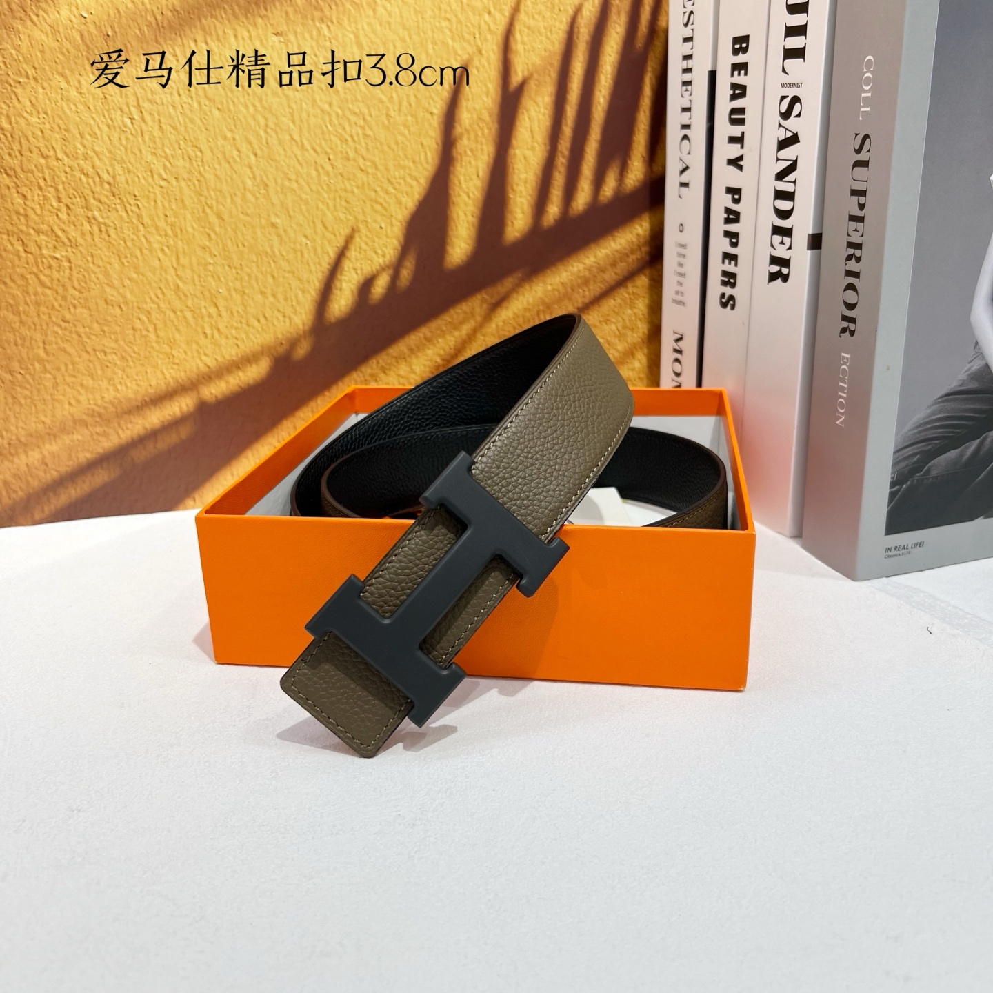 【爱马仕】双面进口小牛皮，搭配精品扣，宽度3.8cm，时尚大方，百搭单品。