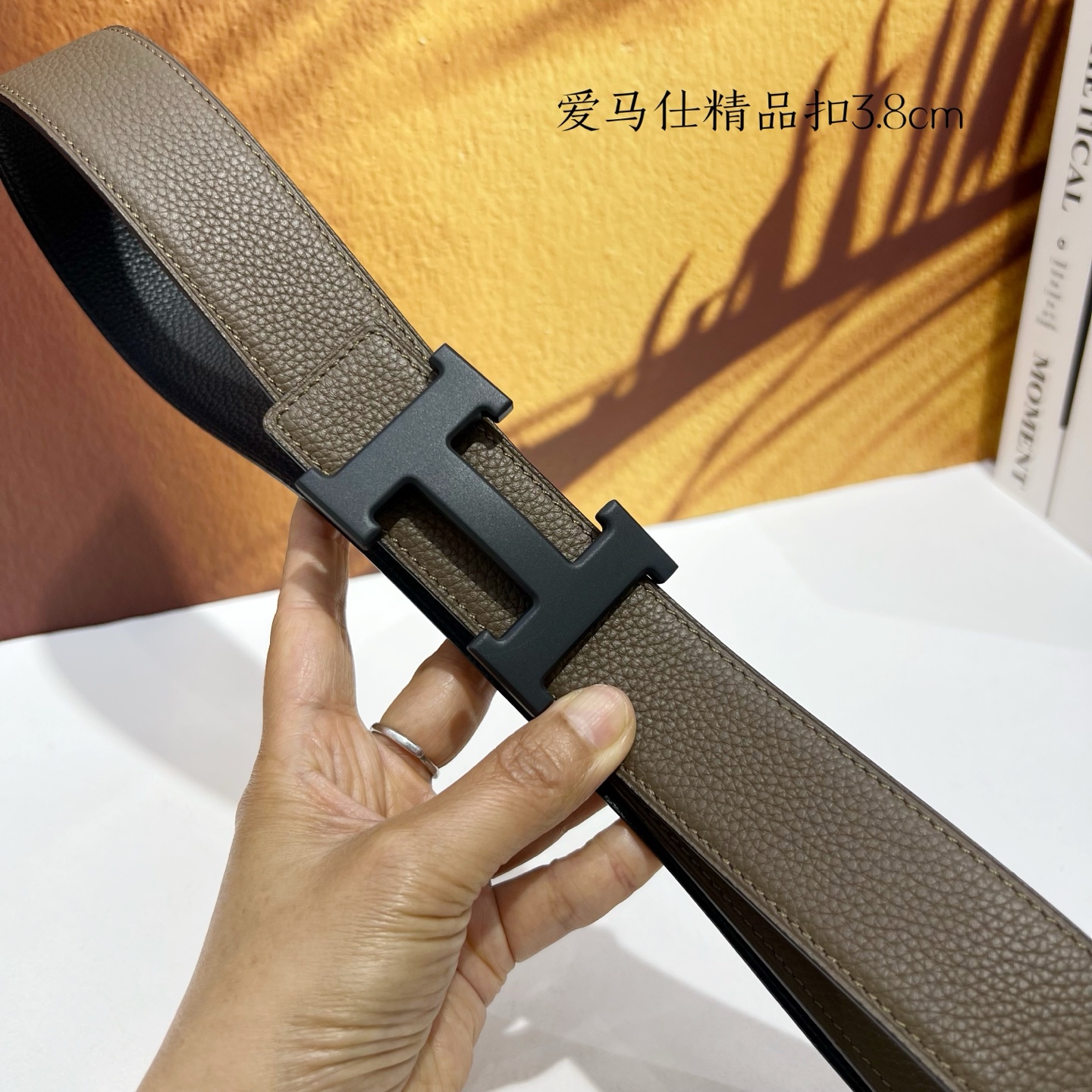 【爱马仕】双面进口小牛皮，搭配精品扣，宽度3.8cm，时尚大方，百搭单品。
