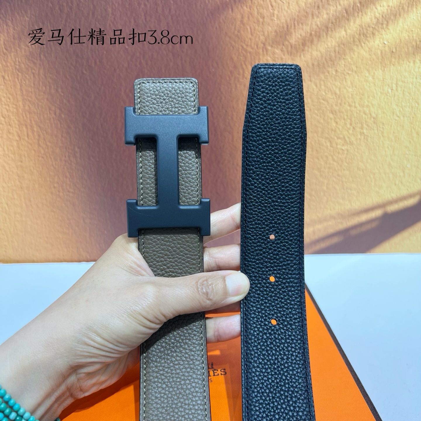 【爱马仕】双面进口小牛皮，搭配精品扣，宽度3.8cm，时尚大方，百搭单品。