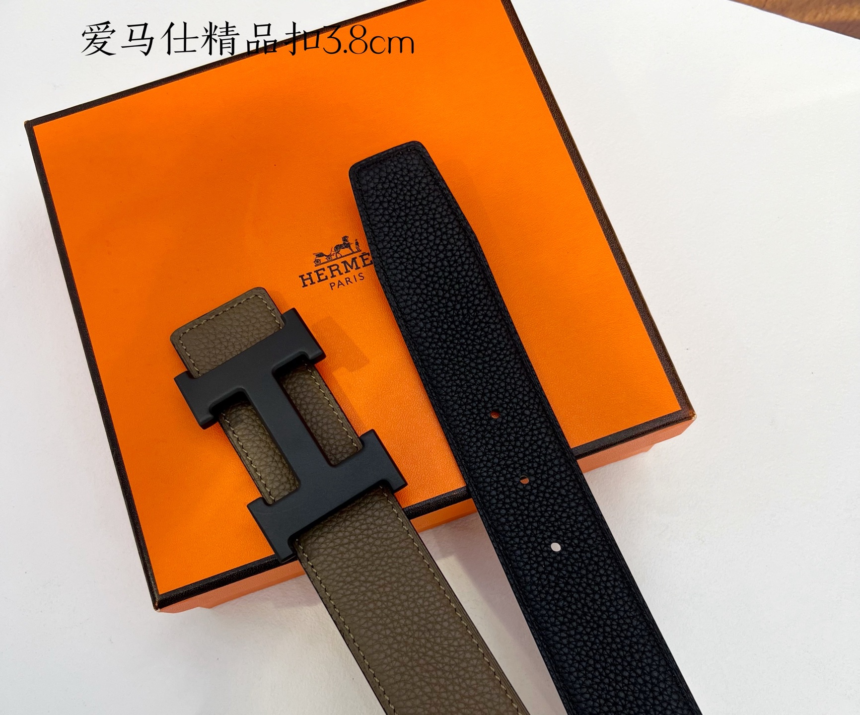 【爱马仕】双面进口小牛皮，搭配精品扣，宽度3.8cm，时尚大方，百搭单品。