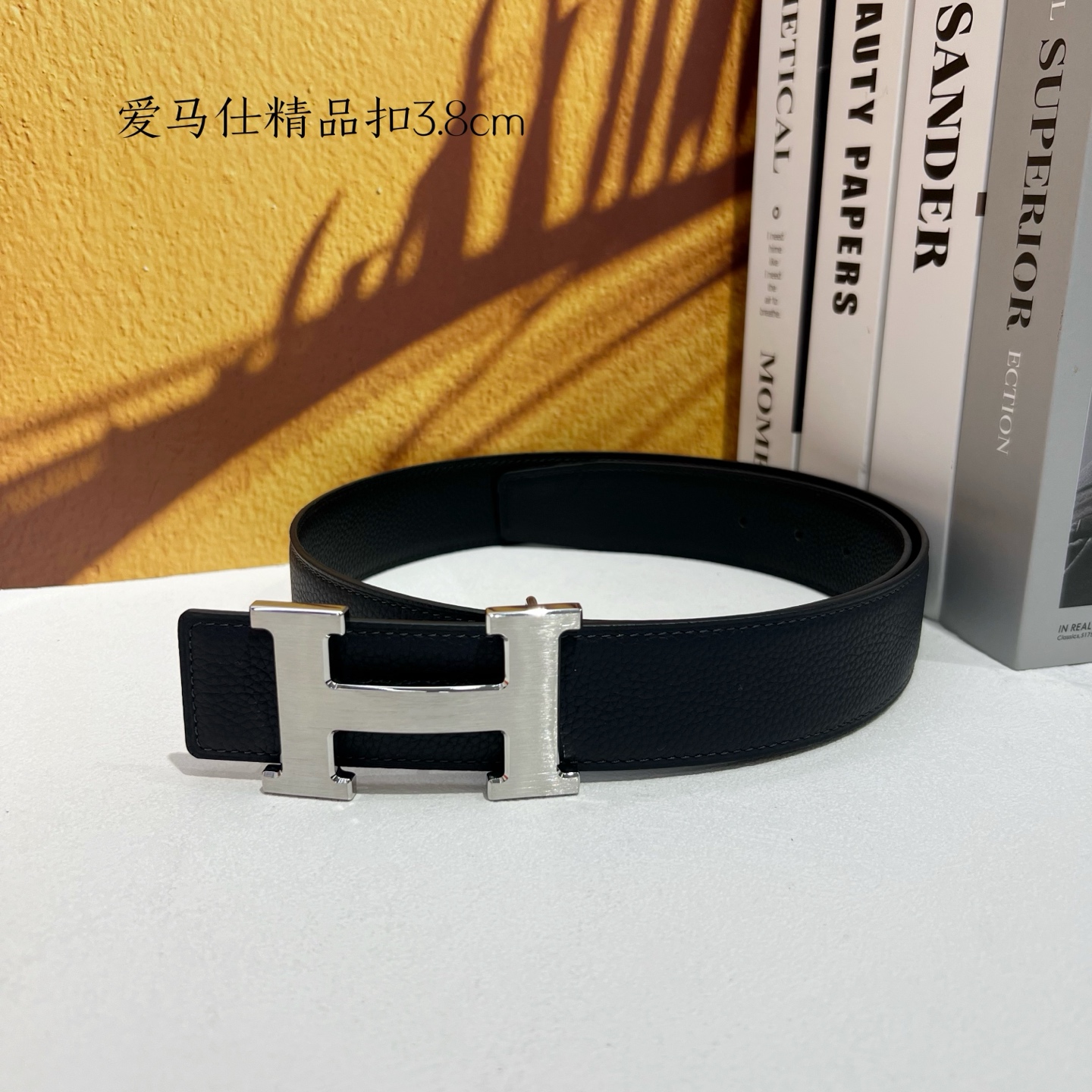 【爱马仕】双面进口小牛皮，搭配精品扣，宽度3.8cm，时尚大方，百搭单品。