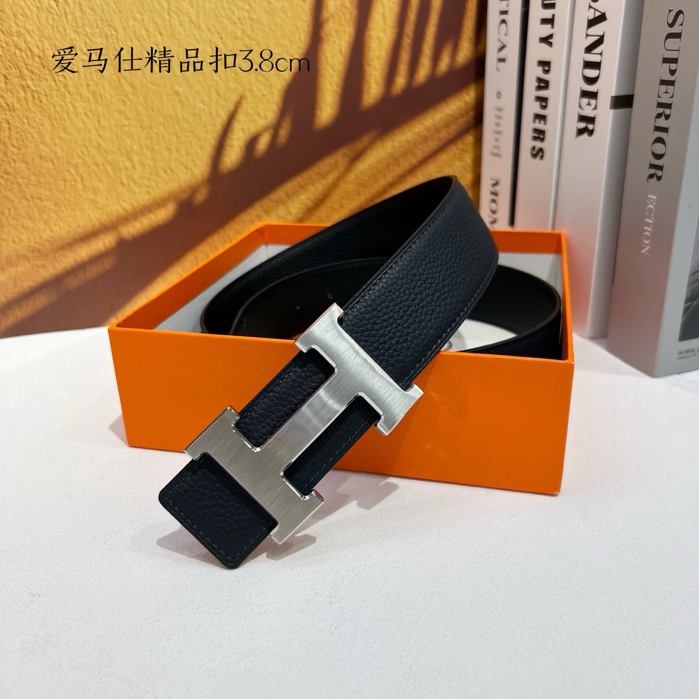 【爱马仕】双面进口小牛皮，搭配精品扣，宽度3.8cm，时尚大方，百搭单品。