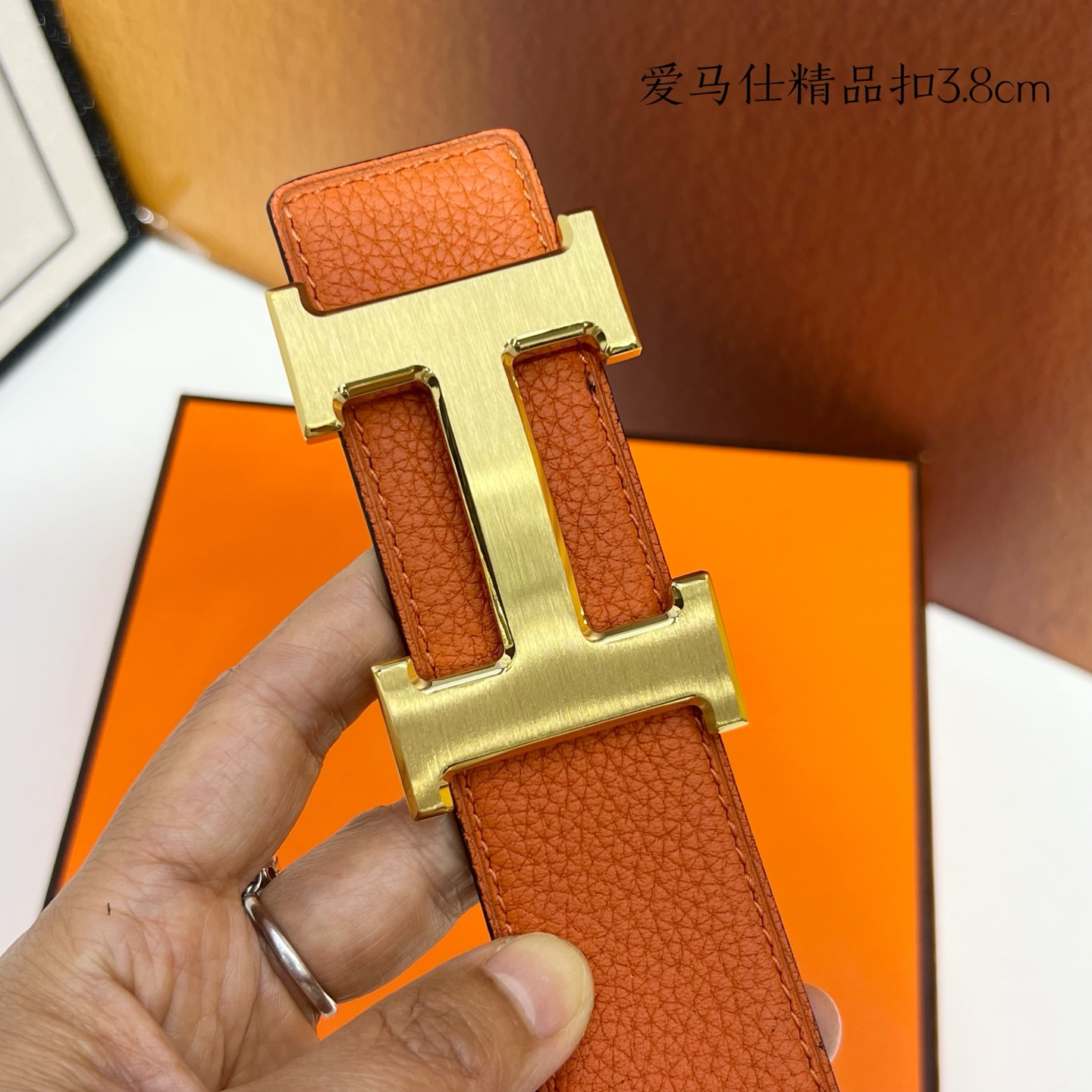 【爱马仕】双面进口小牛皮，搭配精品扣，宽度3.8cm，时尚大方，百搭单品。