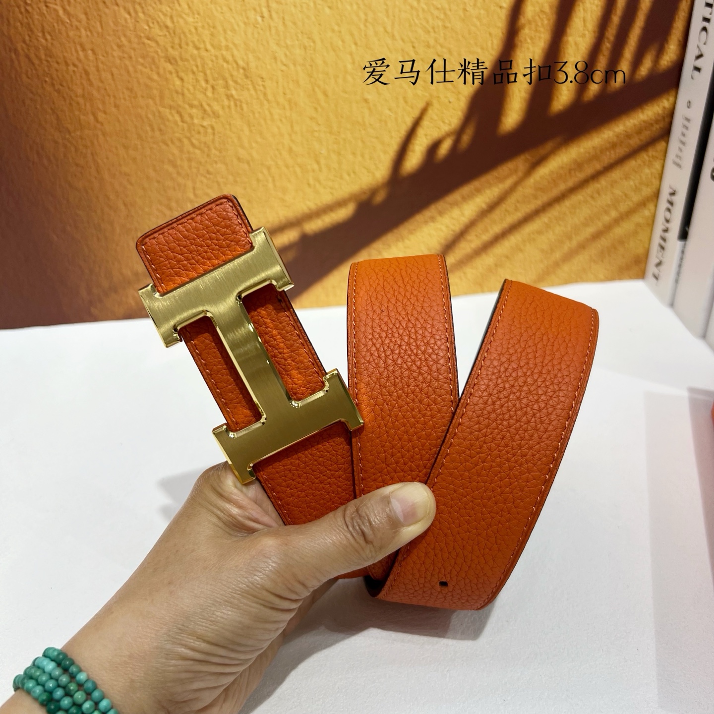 【爱马仕】双面进口小牛皮，搭配精品扣，宽度3.8cm，时尚大方，百搭单品。