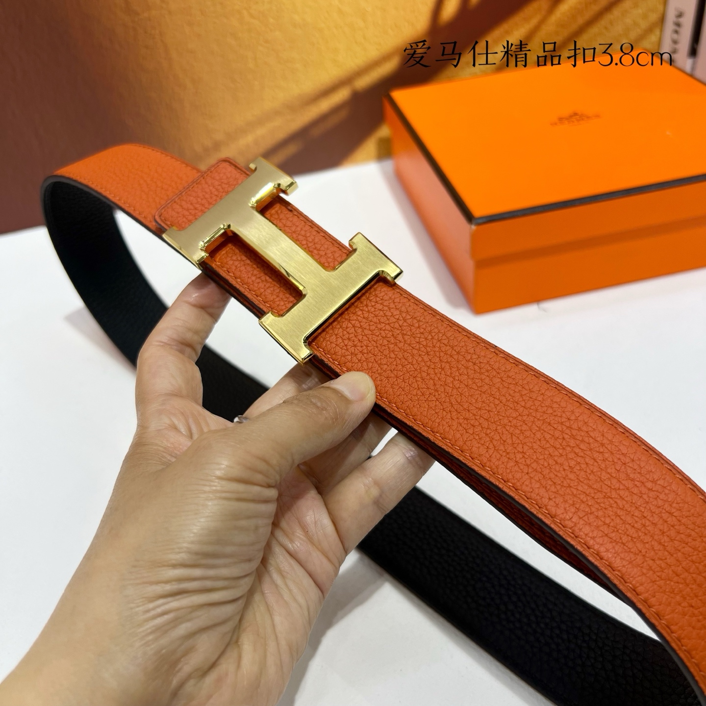 【爱马仕】双面进口小牛皮，搭配精品扣，宽度3.8cm，时尚大方，百搭单品。