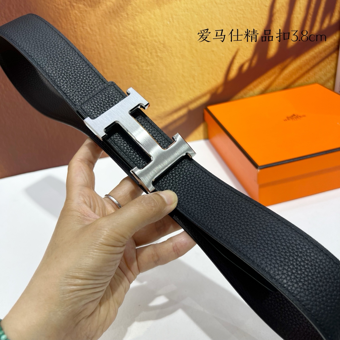 【爱马仕】双面进口小牛皮，搭配精品扣，宽度3.8cm，时尚大方，百搭单品。