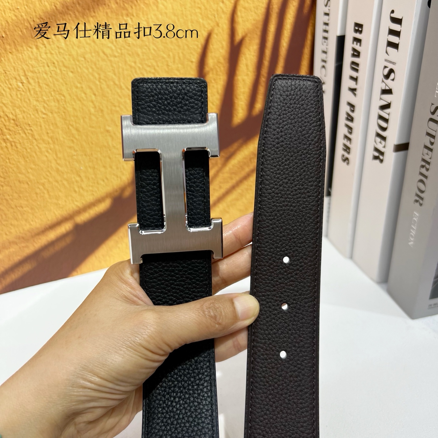 【爱马仕】双面进口小牛皮，搭配精品扣，宽度3.8cm，时尚大方，百搭单品。