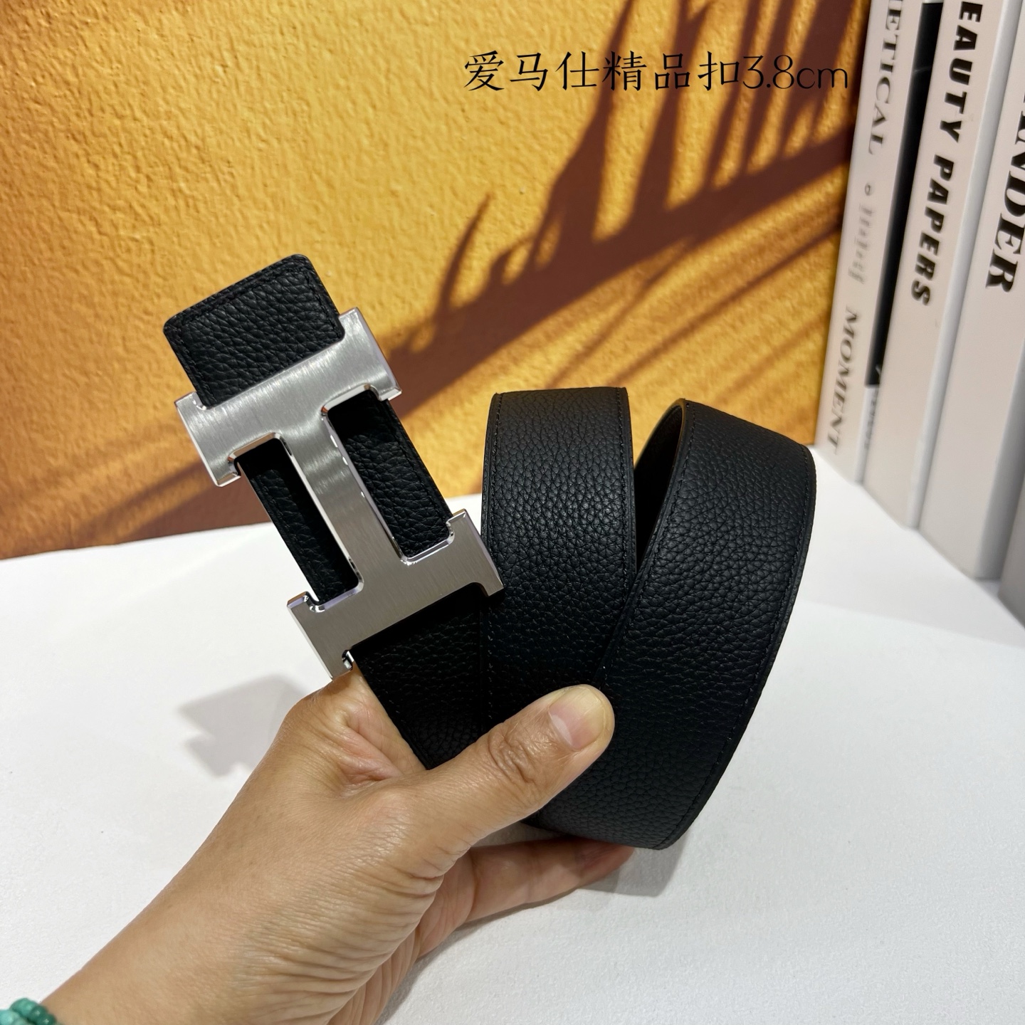 【爱马仕】双面进口小牛皮，搭配精品扣，宽度3.8cm，时尚大方，百搭单品。
