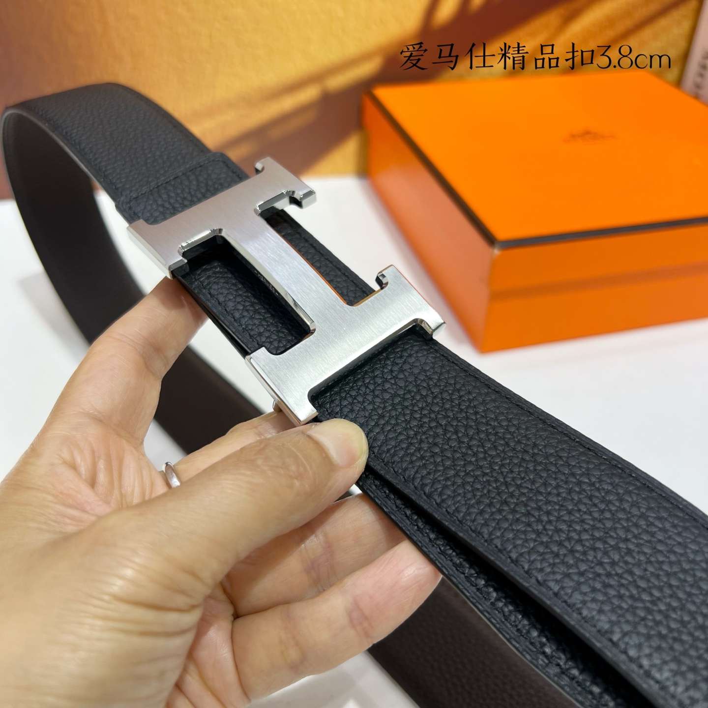 【爱马仕】双面进口小牛皮，搭配精品扣，宽度3.8cm，时尚大方，百搭单品。