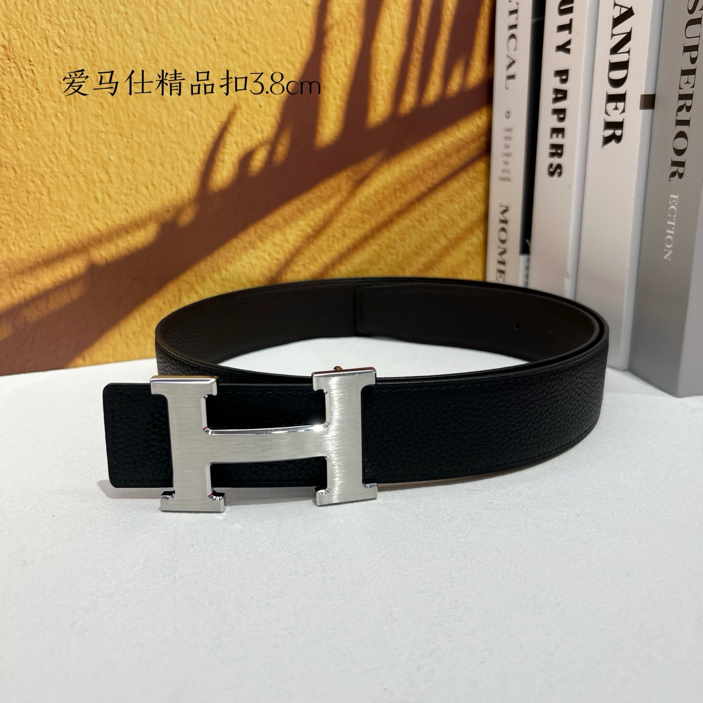 【爱马仕】双面进口小牛皮，搭配精品扣，宽度3.8cm，时尚大方，百搭单品。