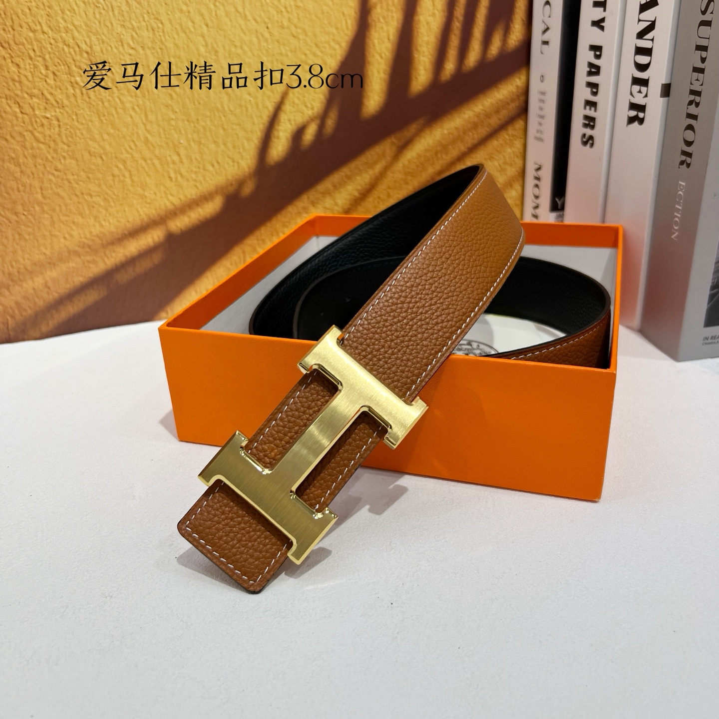 【爱马仕】双面进口小牛皮，搭配精品扣，宽度3.8cm，时尚大方，百搭单品。
