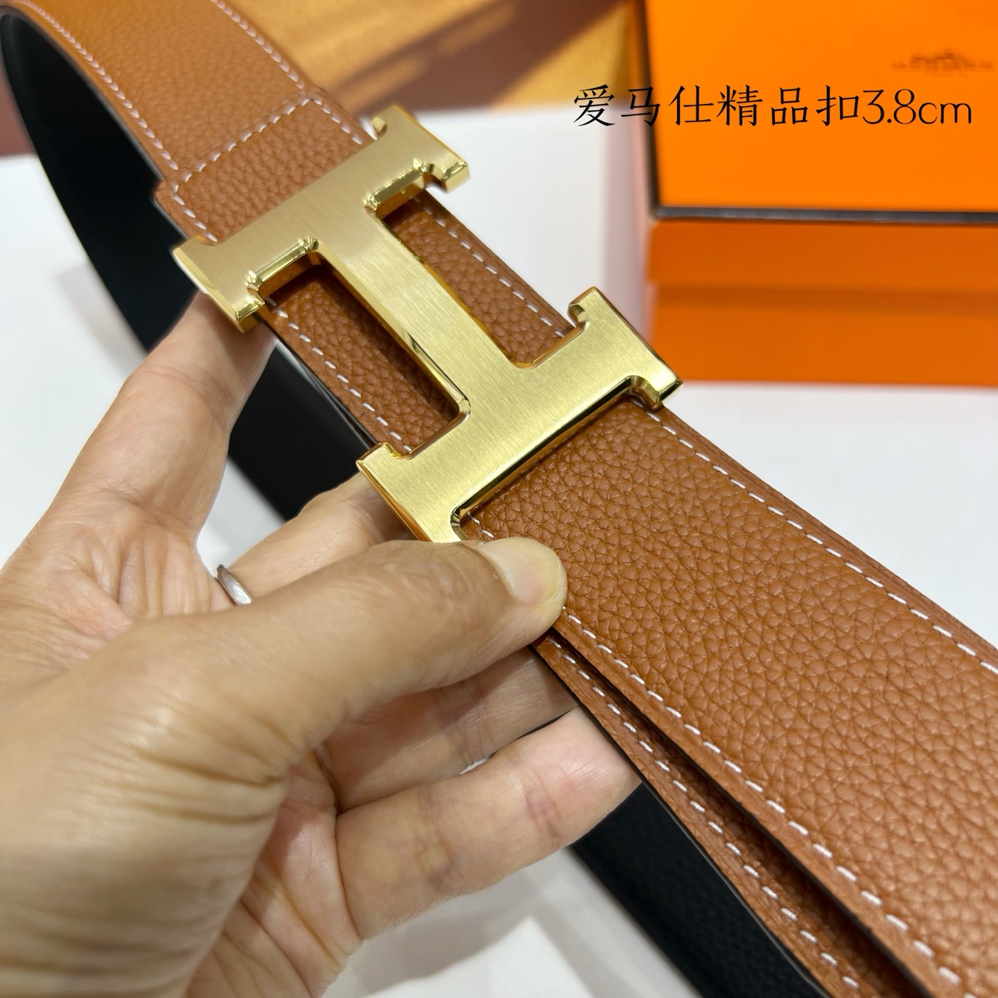 【爱马仕】双面进口小牛皮，搭配精品扣，宽度3.8cm，时尚大方，百搭单品。