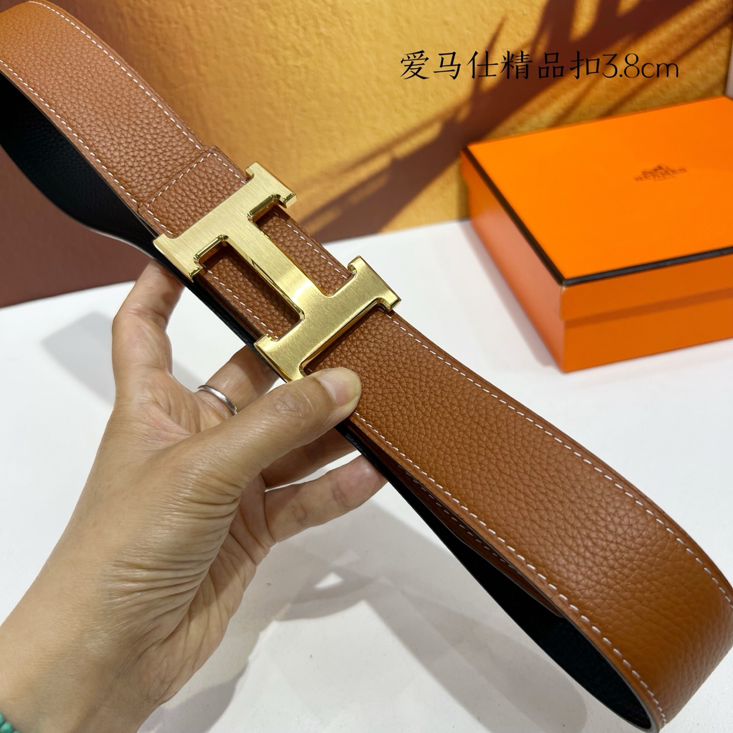 【爱马仕】双面进口小牛皮，搭配精品扣，宽度3.8cm，时尚大方，百搭单品。