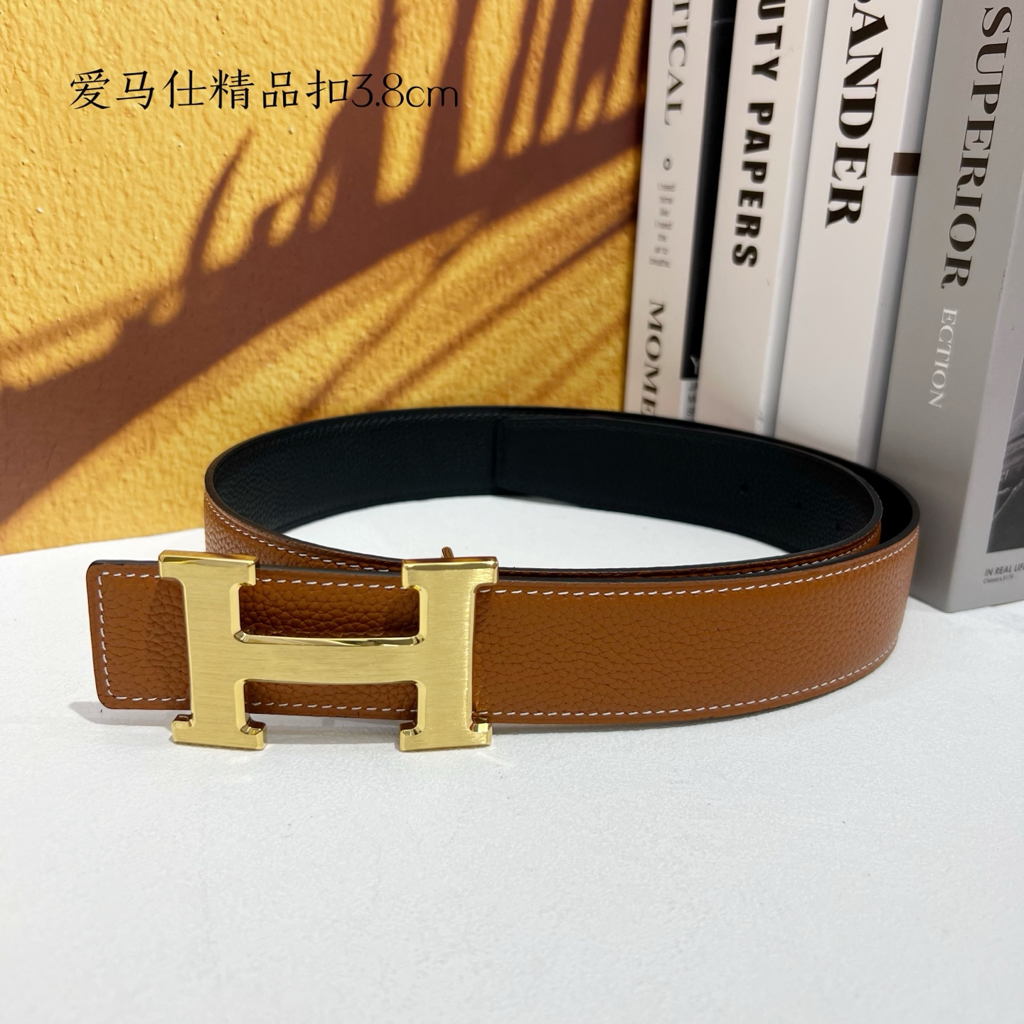 【爱马仕】双面进口小牛皮，搭配精品扣，宽度3.8cm，时尚大方，百搭单品。