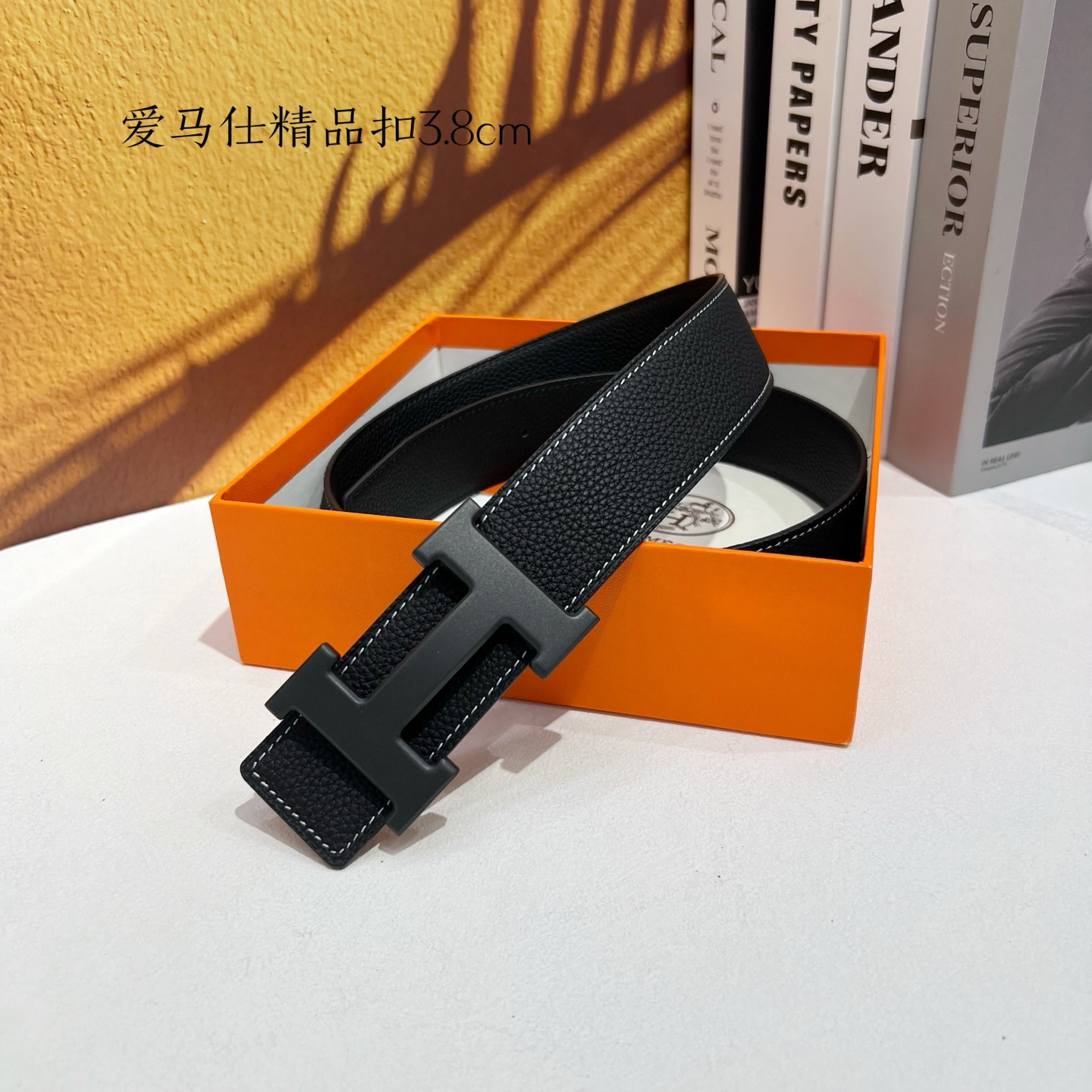 【爱马仕】双面进口小牛皮，搭配精品扣，宽度3.8cm，时尚大方，百搭单品。
