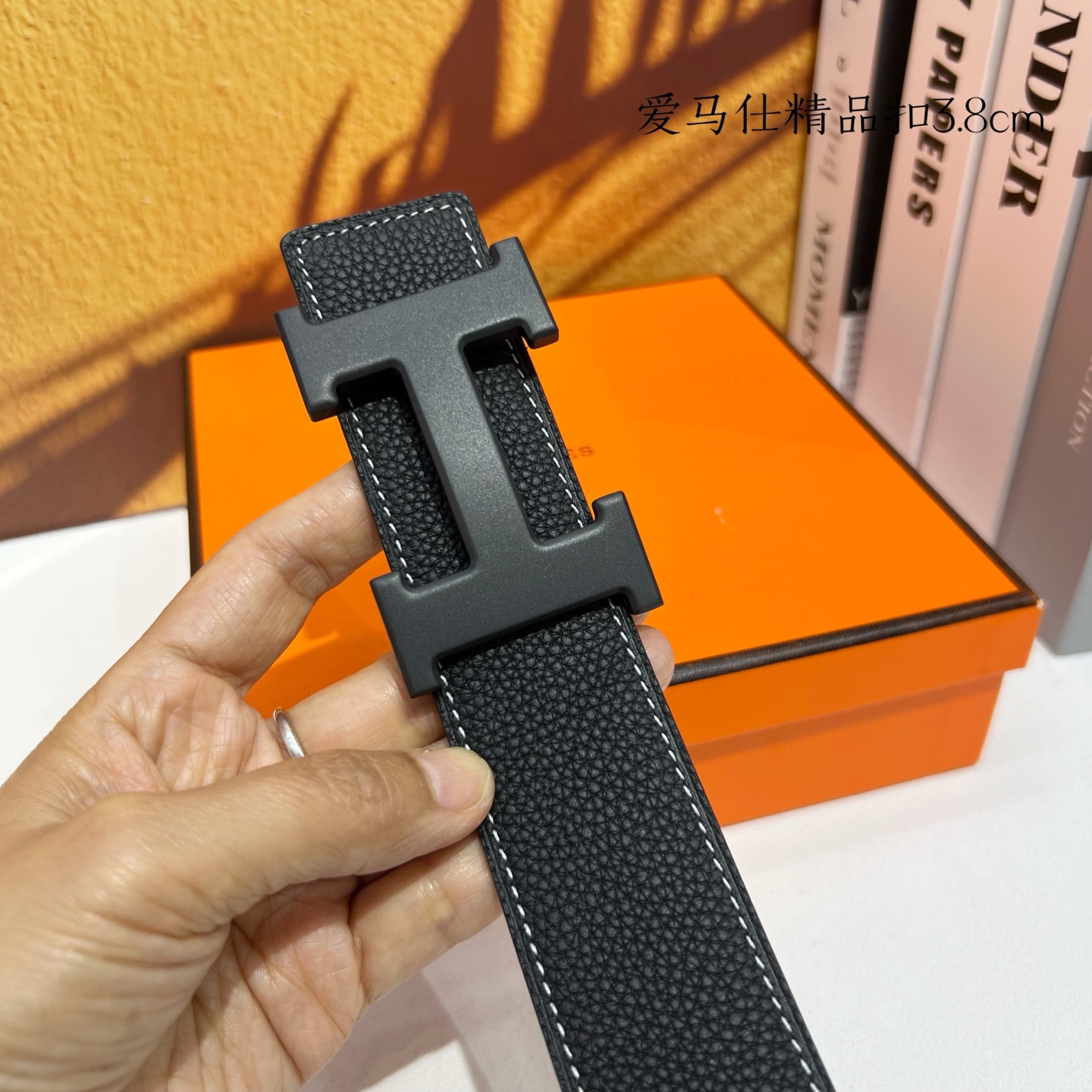 【爱马仕】双面进口小牛皮，搭配精品扣，宽度3.8cm，时尚大方，百搭单品。