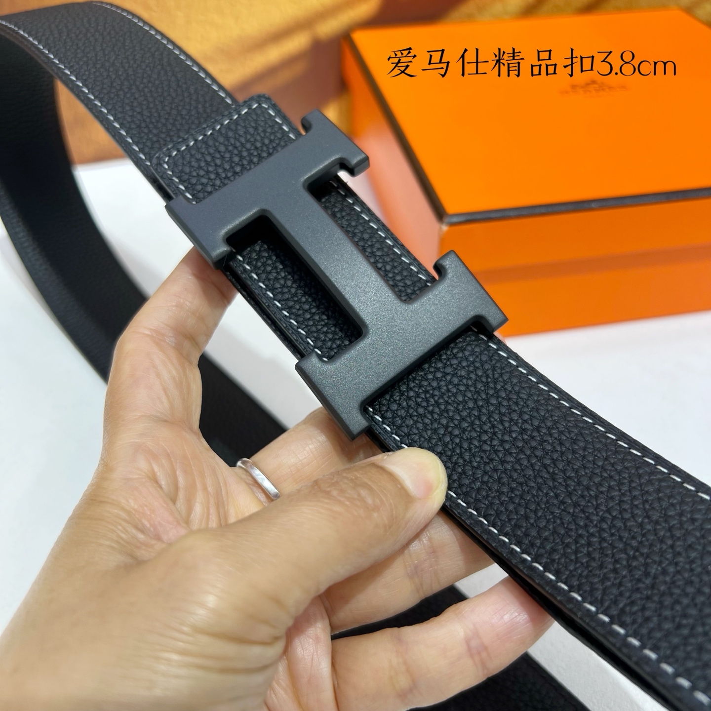 【爱马仕】双面进口小牛皮，搭配精品扣，宽度3.8cm，时尚大方，百搭单品。
