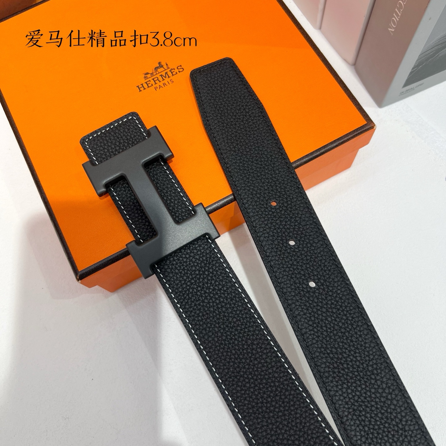 【爱马仕】双面进口小牛皮，搭配精品扣，宽度3.8cm，时尚大方，百搭单品。