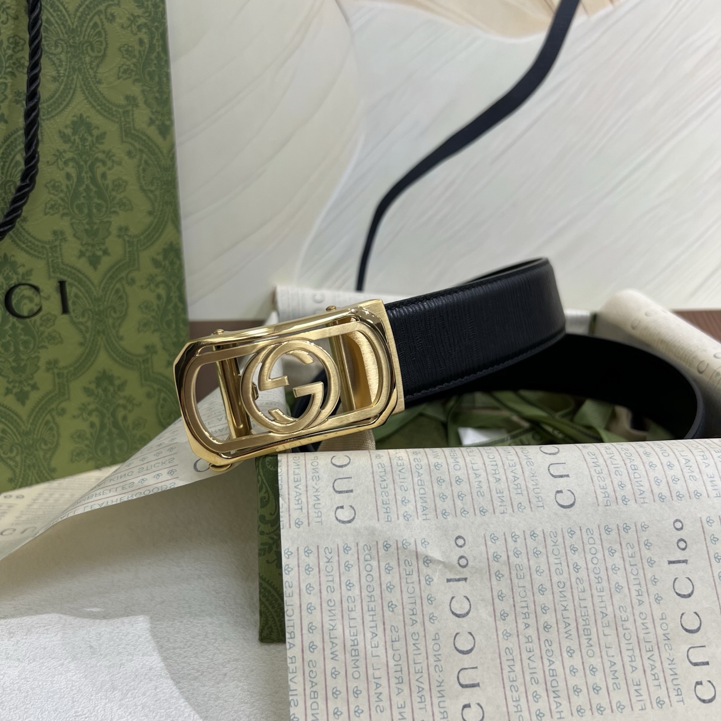 品牌：【古奇】新款进口小牛皮，手感细腻柔软。搭配纯钢自动精品钢扣，宽度：3.5cm