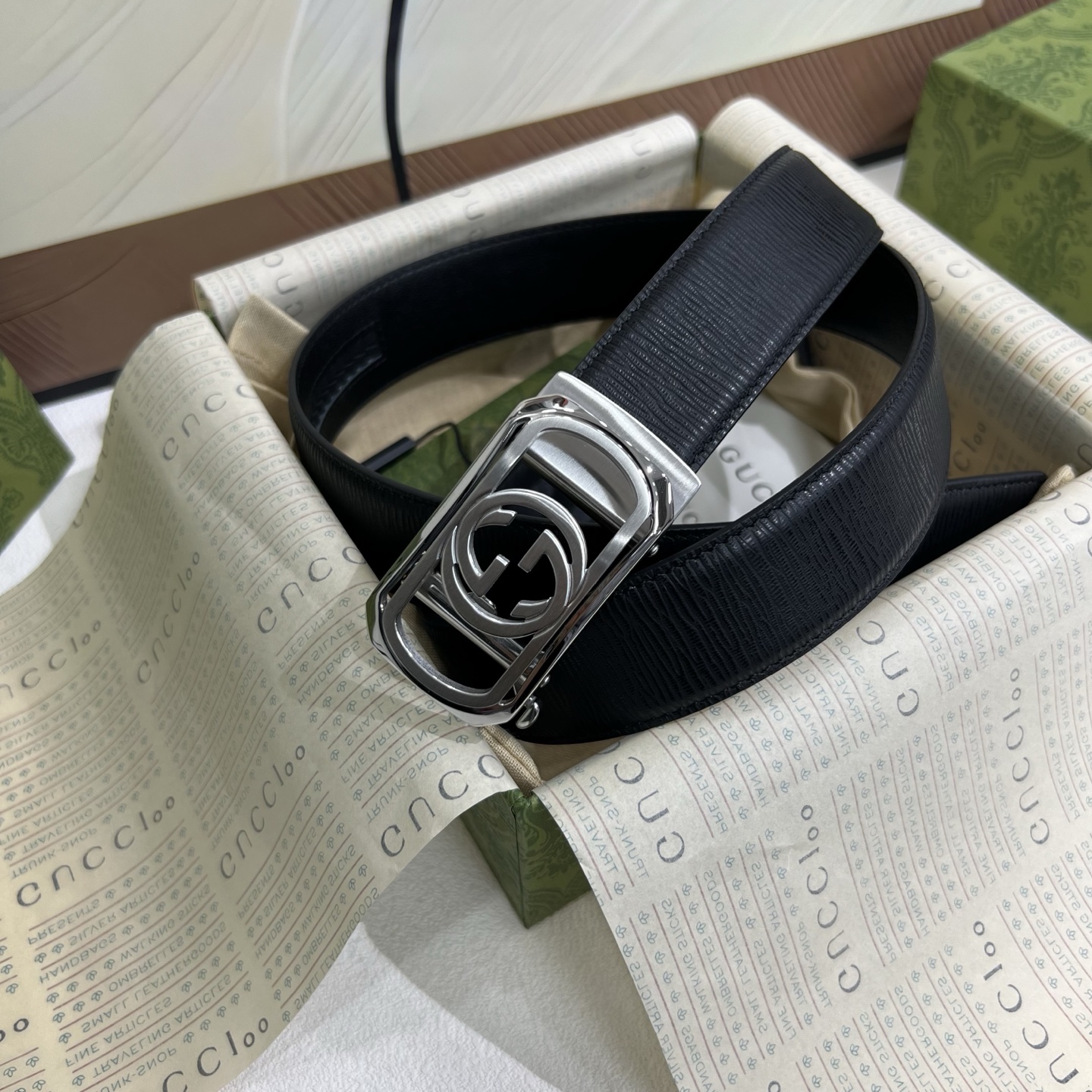品牌：【古奇】新款进口小牛皮，手感细腻柔软。搭配纯钢自动精品钢扣，宽度：3.5cm