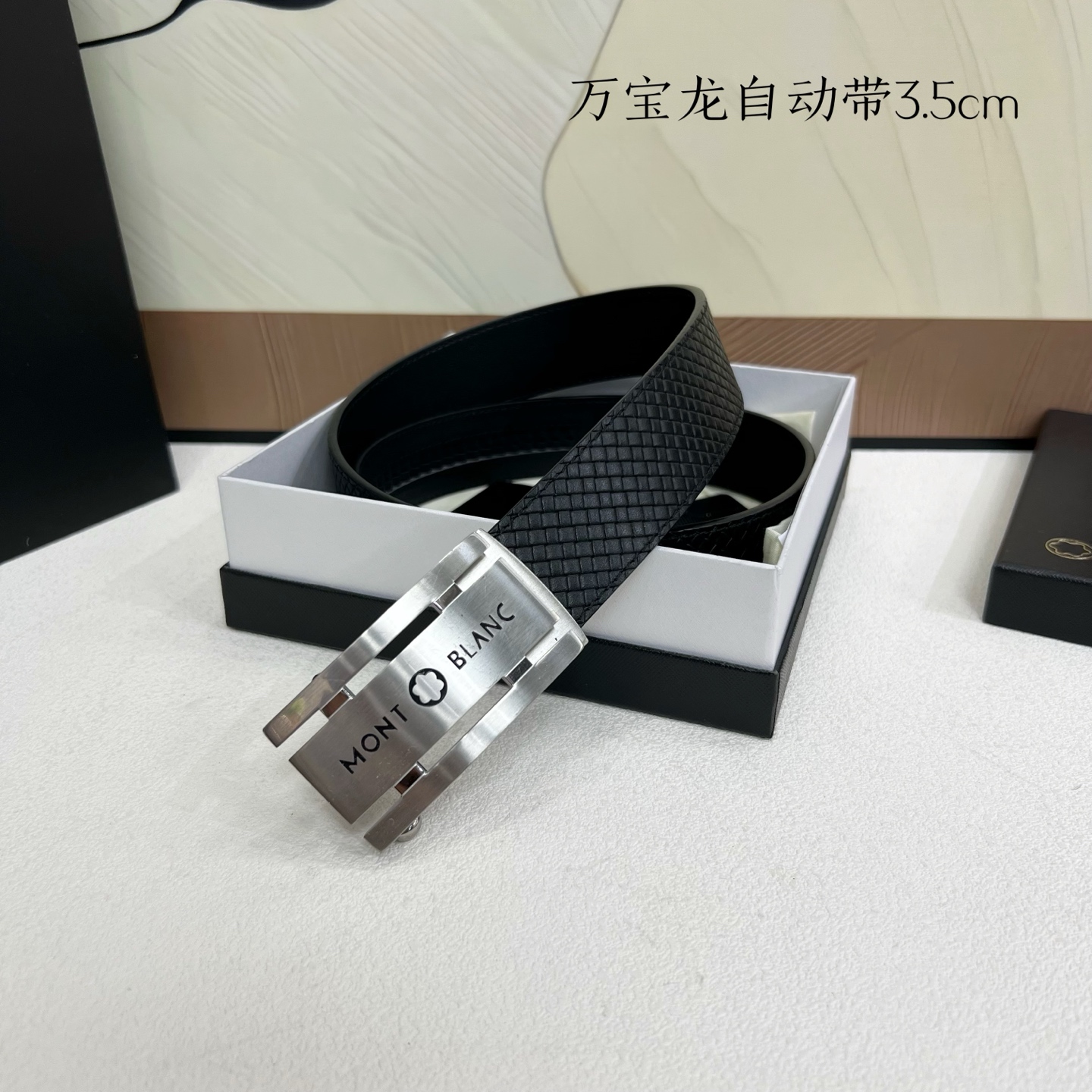 万宝龙 新款进口小牛皮 手感细腻柔软 搭配纯钢自动精品钢扣-Top High Quatity Cheap Sneakers Fashion Clothing Clothes Bags handbags Shoes of all Brand wholesale With The best Quality And Beautiful Price from China Factory Chinese suppliers wholesaler seller 万宝龙 新款进口小牛皮 手感细腻柔软 搭配纯钢自动精品钢扣