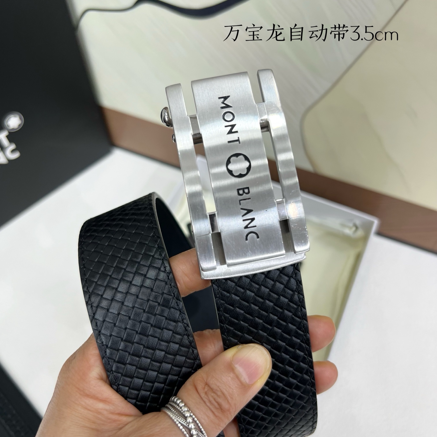 万宝龙 新款进口小牛皮 手感细腻柔软 搭配纯钢自动精品钢扣-Top High Quatity Cheap Sneakers Fashion Clothing Clothes Bags handbags Shoes of all Brand wholesale With The best Quality And Beautiful Price from China Factory Chinese suppliers wholesaler seller 万宝龙 新款进口小牛皮 手感细腻柔软 搭配纯钢自动精品钢扣