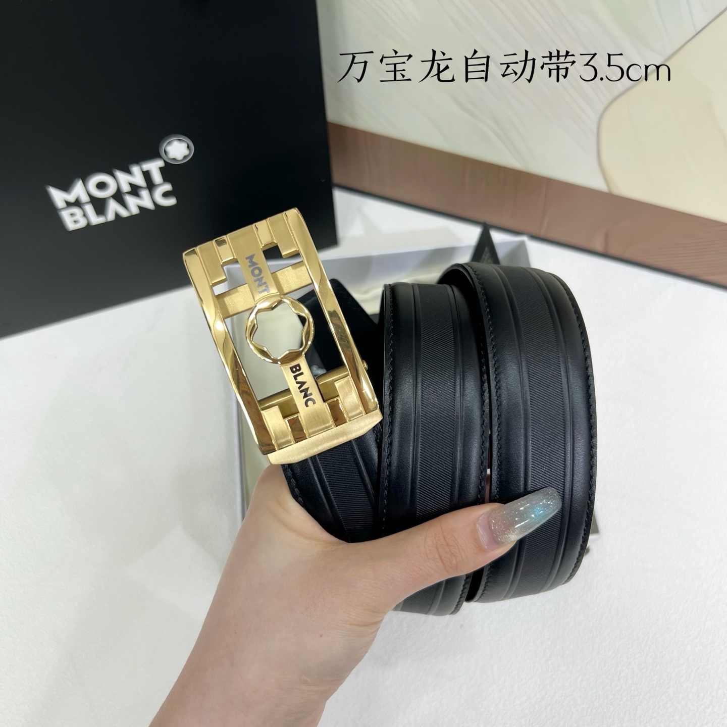 万宝龙 新款进口小牛皮 手感细腻柔软 搭配纯钢自动精品钢扣