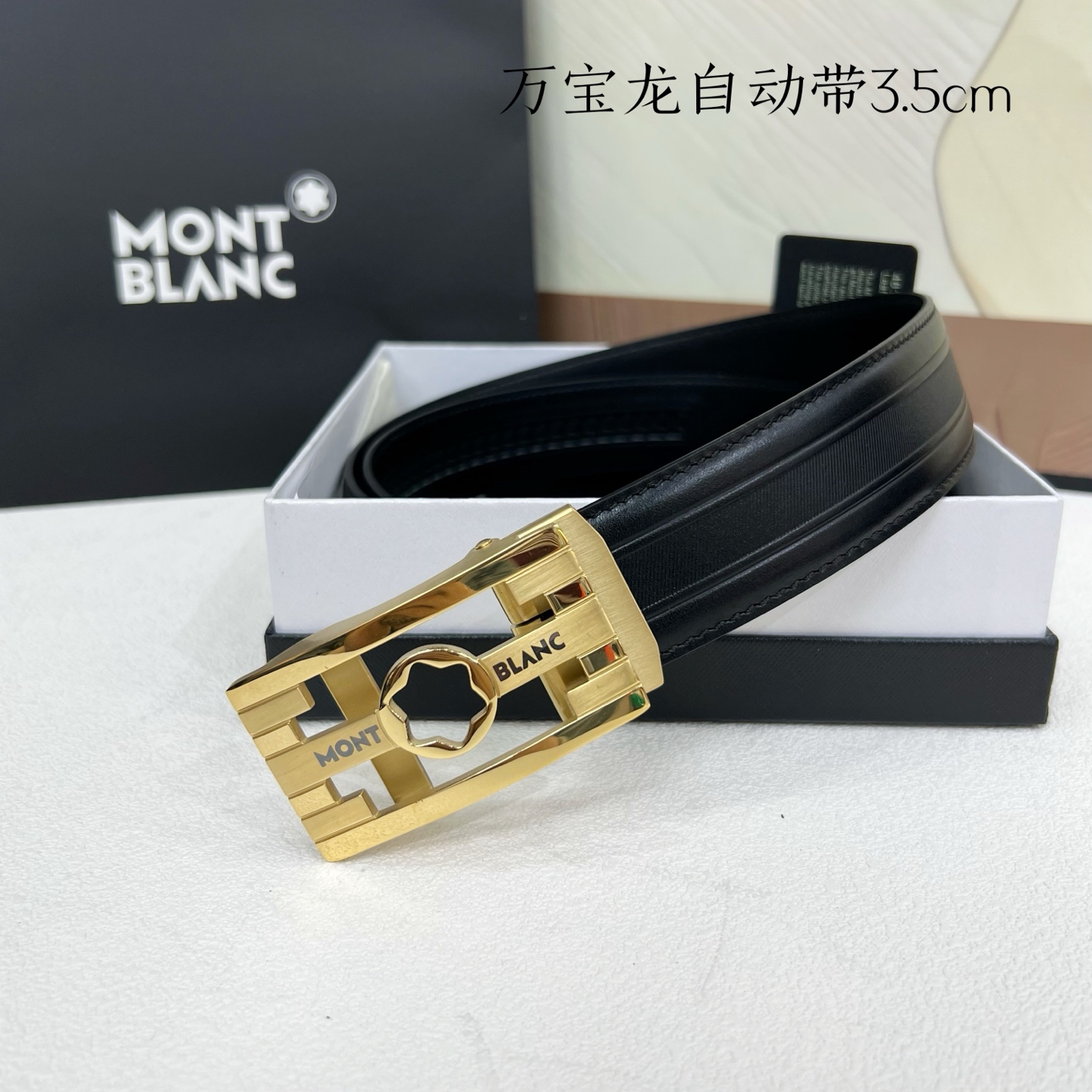 万宝龙 新款进口小牛皮 手感细腻柔软 搭配纯钢自动精品钢扣