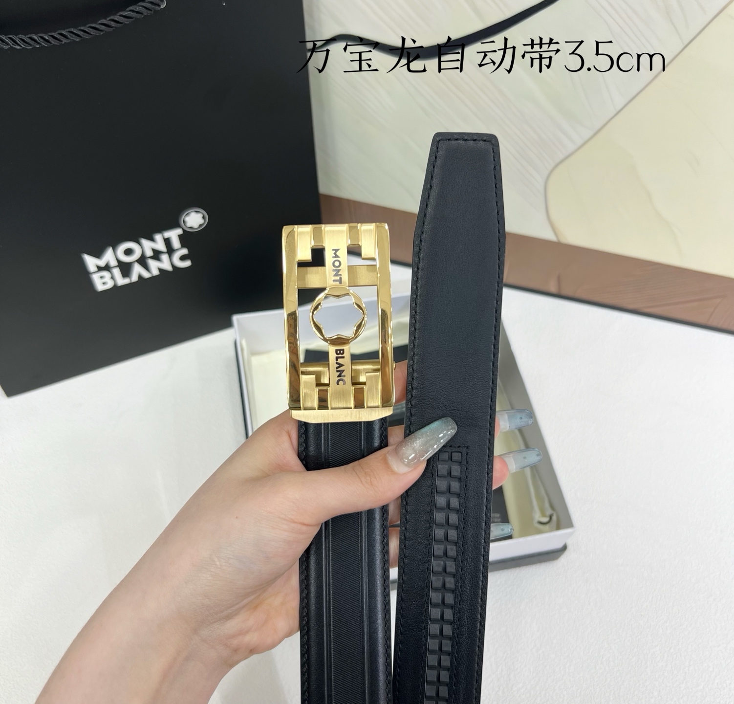 万宝龙 新款进口小牛皮 手感细腻柔软 搭配纯钢自动精品钢扣