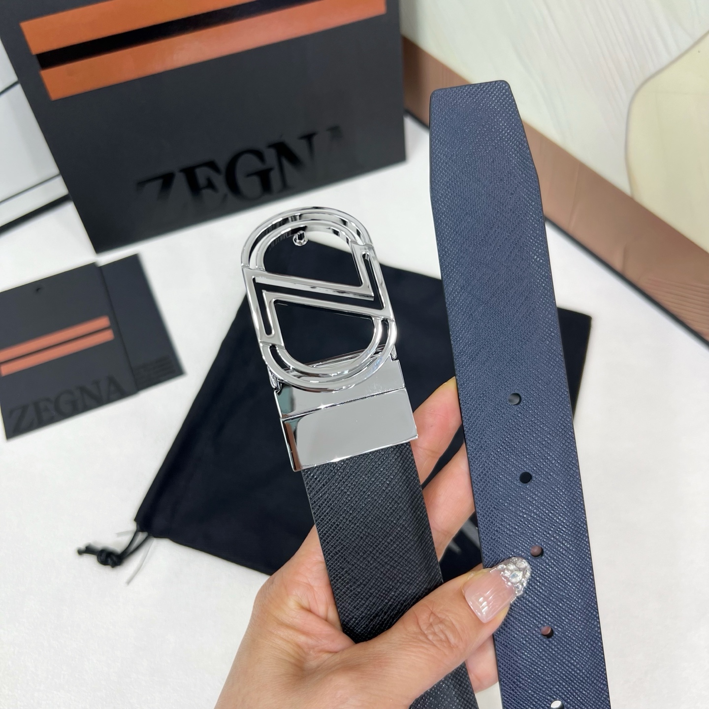 【杰尼亚】：Ermenegildo Zegna精品扣，纯铜五金材质可旋转设计，双面可用，