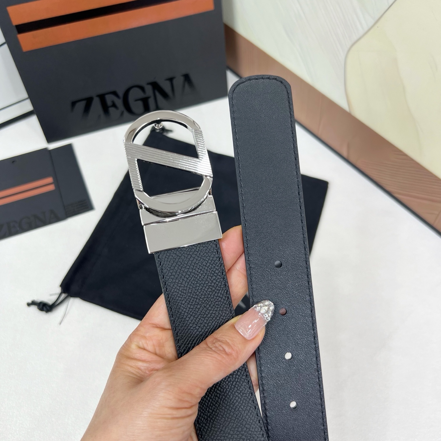 【杰尼亚】：Ermenegildo Zegna精品扣，纯铜五金材质可旋转设计，双面可用，