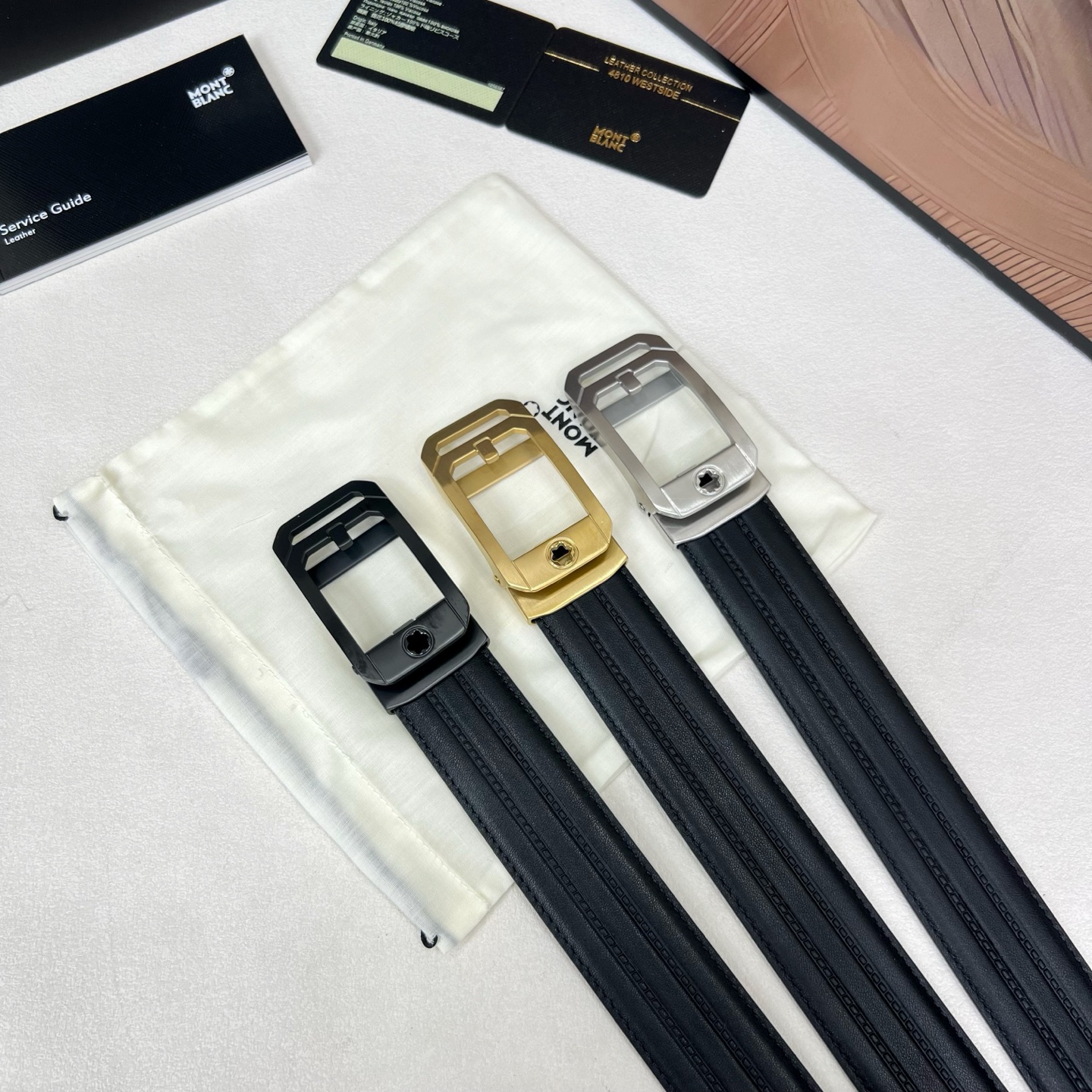 【万宝龙】新款进口小牛皮，手感细腻柔软。搭配纯钢自动精品钢扣，宽度：3.5cm