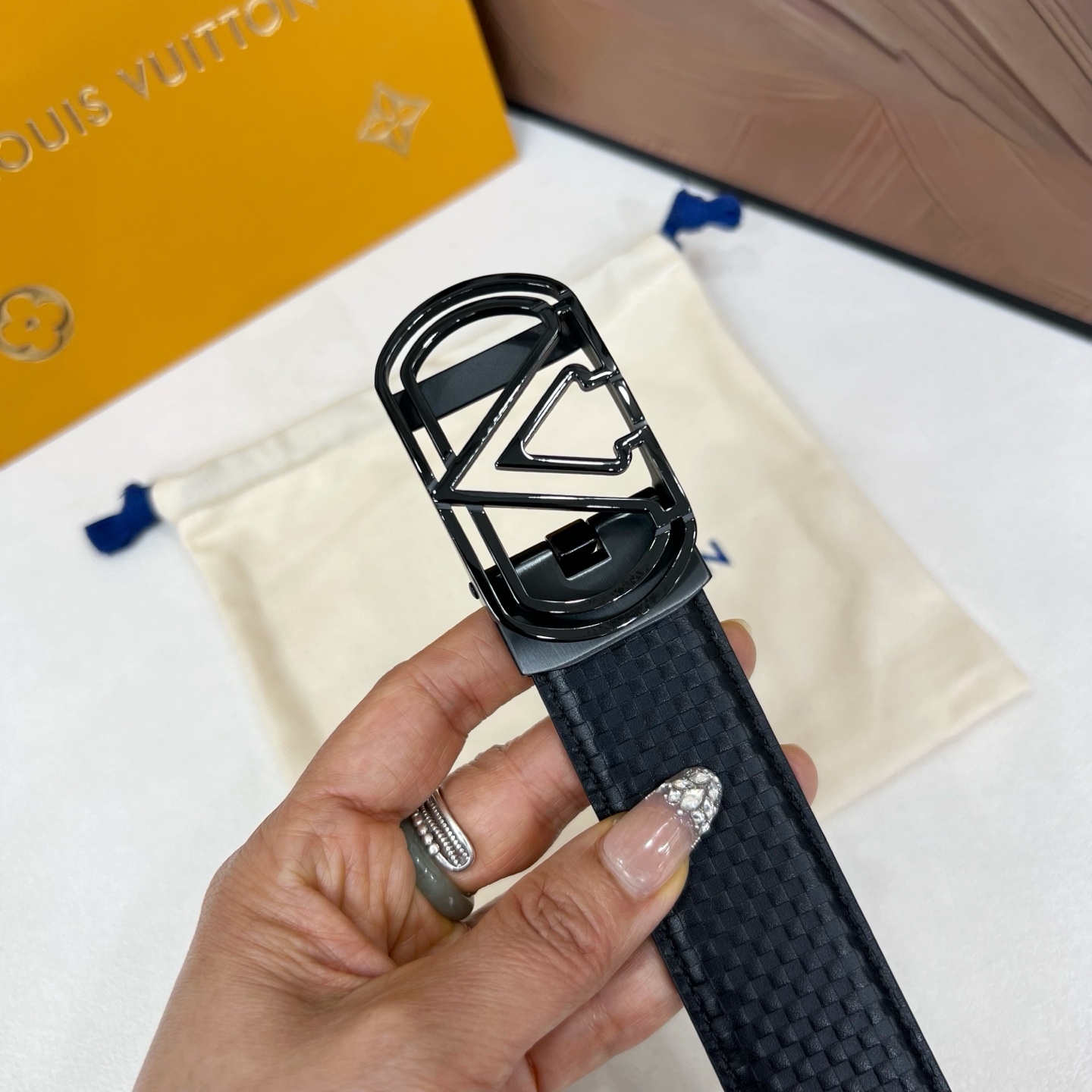 NO:860899,Original order [Louis Vuitton] new imported calfskin, delicate and soft to the touch. With pure steel automatic high-quality steel buckle, width 3.5cm, belt, Louis Vuitton, cowhide19860909原单【路易威登】新款进口小牛皮,手感细腻柔软.搭配纯钢自动精品钢扣,宽度3.5cm,皮带,louis vuitton,cowhide,Belt