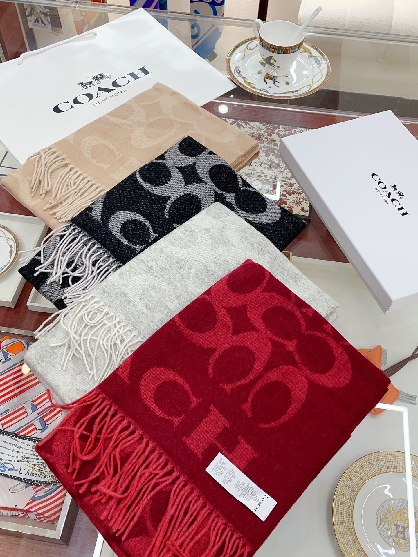 Coach 款4⃣ 色COACH 蔻驰披肩也太 了吧 不仅有颜值还有品质 97%羊毛+3%羊绒