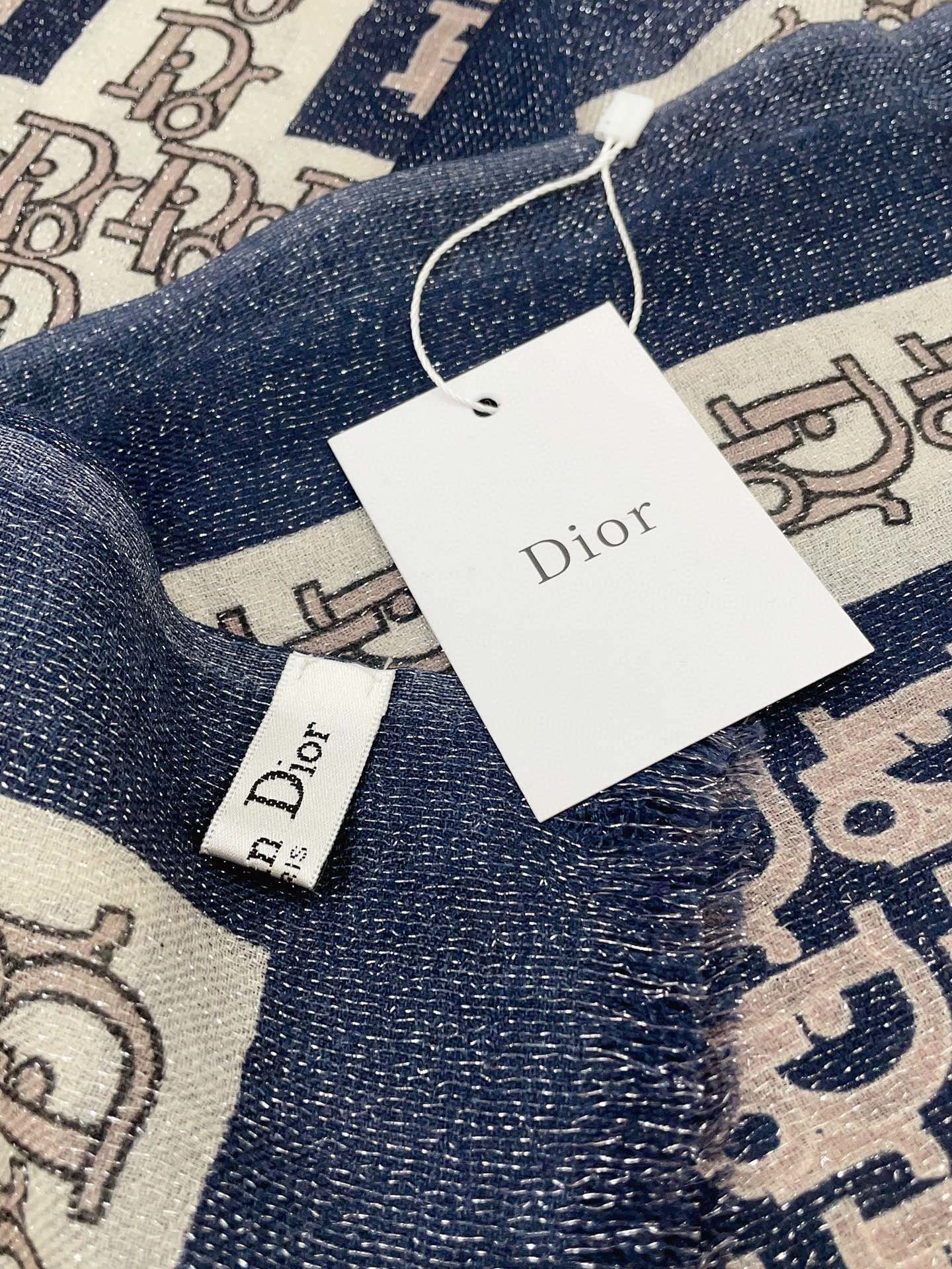 金银丝款必入Dior简单的图案银线面料才是绝配有被惊艳到上新️新款羊绒专柜同步这个size不大不小特别好