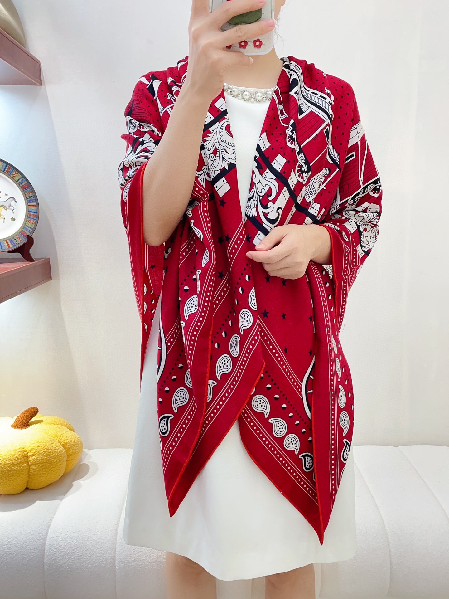 NO:169999,[Double-sided same color] HERMES Awesome hit [City Transportation] [Absolute Top Quality] Super Value Rewards The quality of the counter will definitely scream. This model is H limited edition. The limited edition color of the top visual feast counter is very luxurious. The number of sets of top silk cashmere works is very difficult. It is not possible to imitate the goods to log in exclusively in the whole city!  The best HERMES masterpiece is an absolute top-notch product in overseas counters!  Special channels sell one less cashmere silk, pure hand-made curled edges, 140cm*140cm!  High-end scarf, hermes, real silk19860909【双面同色】HERMES 牛逼爆款【城市交通】【绝对顶级品质】超值回馈绝对会尖叫的专柜品质此款是H限量款,顶级视觉盛宴专柜限量色非常奢华顶级丝羊绒作品套数多难度高,非仿货所能及全城独家登陆！海外专柜同步绝对的顶级好货HERMES力作！特殊渠道货卖一个少一个70山羊绒真丝,纯手工卷边,140cm*140cm！重磅推荐,高版本围巾,hermes,real silk,scarf