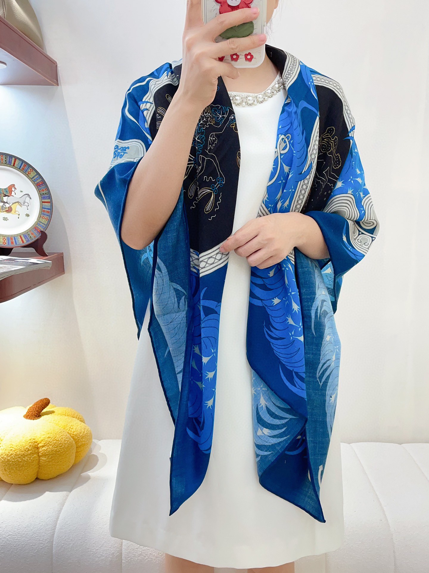 NO:170748,The new HERMES is recommended to look good when you buy it [Embroidery Legend 140] cashmere square scarf, top-level craftsmanship and value Hermes counter hits three-dimensional presentation pattern patterns and patterns, physical grades, and high-end special craftsmanship and high-end research and development are amazingly launched. Special cutting-edge craftsmanship is loved by Bai Fumei. Whether it is quality, style, price, they scream, super high cost performance, absolutely worth buying. Size 140cm*140cm, 70 cashmere silk, high-version scarf, hermes, hermes, real silk19860909新款HERMES买了都说好看推荐【刺绣传奇140】羊绒方巾,顶级工艺超值爱马仕专柜爆款立体呈现图案纹路实物档次极高特殊工艺高端研发惊艳问世特殊尖端工艺处理受到白富美的喜欢 无论是品质 款式 价格都令大牌控的她们尖叫 超高性价比 绝对值得入手尺寸140cm*140cm,70羊绒真丝,高版本围巾,hermes,hermes,real silk,scarf