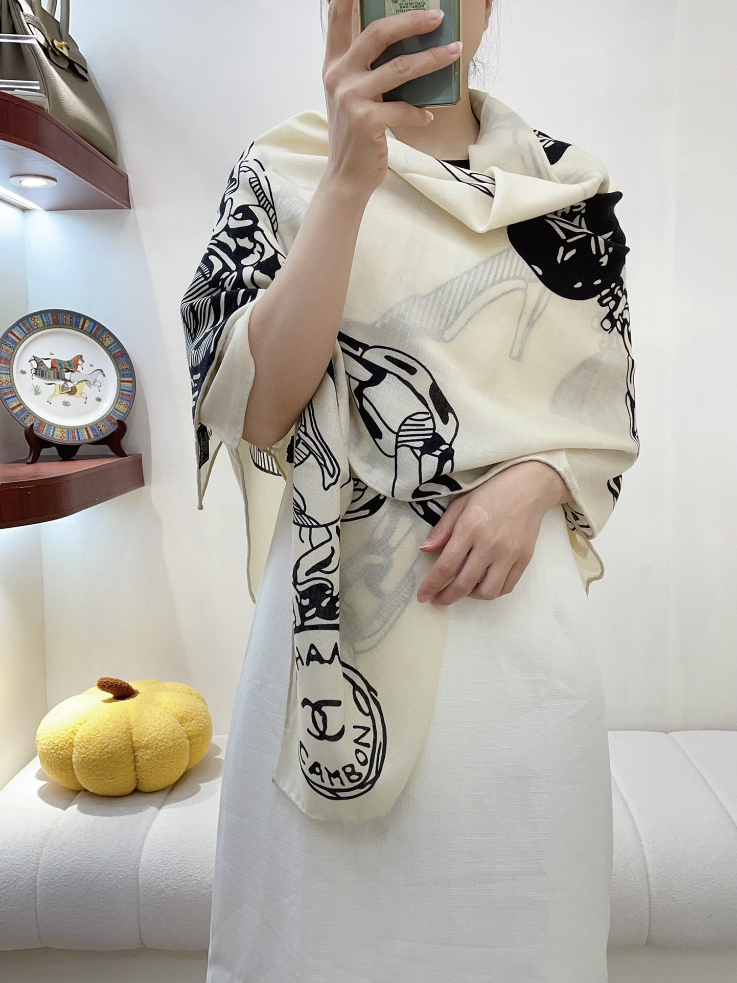 NO:170753,Xiaoxiang [Jewelry Bracelet 140] Cashmere Square Scarf Recommended to grab VIP, be sure to start quickly [High-end, Big Love, Pure Cashmere, Baby Feelings So Feelings Flying Women's Beauty, Very Few Products, You can use true and beautiful things all seasons, which make people very, very heart-warming. The upper body effect is simply beautiful, the quality is perfect. The whole scarf gives people a big brand aura and is very exquisite and beautiful. It is definitely worth buying a new model. Once you get the real thing, you will be glad that you are a beautiful product for women. It is worth evaluating the perfect temperament and taste. Ditails' first choice VIPs. The upper size is 140*140cm. Velvet style, high-version scarf, bracelet19860909小香【珠宝手链140】羊绒方巾抢VIP推荐 下手一定要快【高端 大爱 纯羊绒 婴儿触感舒服到飞女人尤物 货极少 四季都可以用真心美的让人非常非常心动 上身效果简直美翻了 品质非常完美 整个围巾给人大牌气场的同时又非常精致秀丽绝对值得入手的新款 实物一拿到就会庆幸自己是女人的绝美好货 值得品鉴完美气质品味Ditails首选VIP们 上尺寸140*140cm.丝绒款,高版本围巾,bracelet,scarf